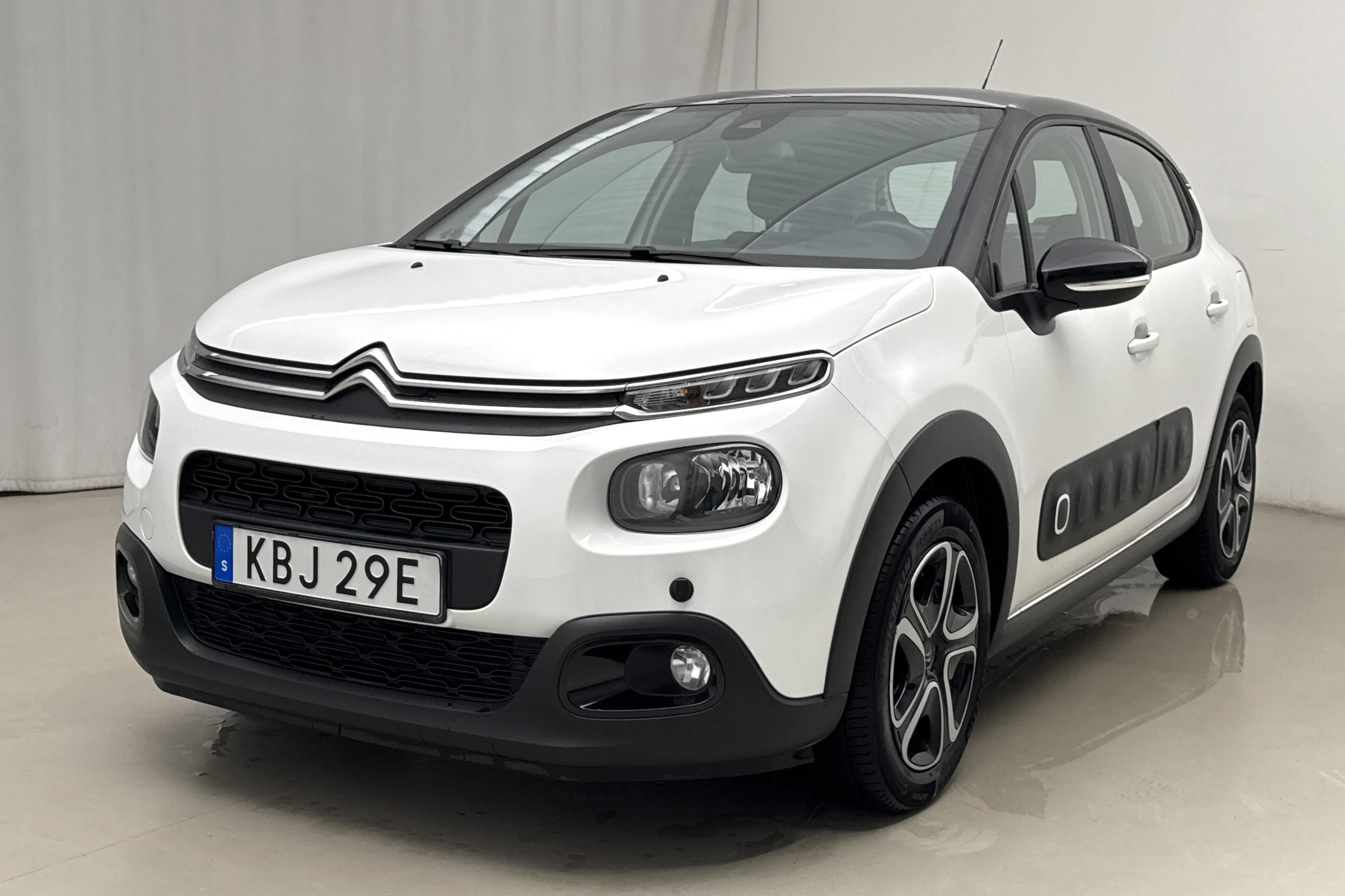 Presentationsfoto 1 av 17: Citroën C3 PureTech (82hk) - 7 970 mil - Manuell - vit - 2020