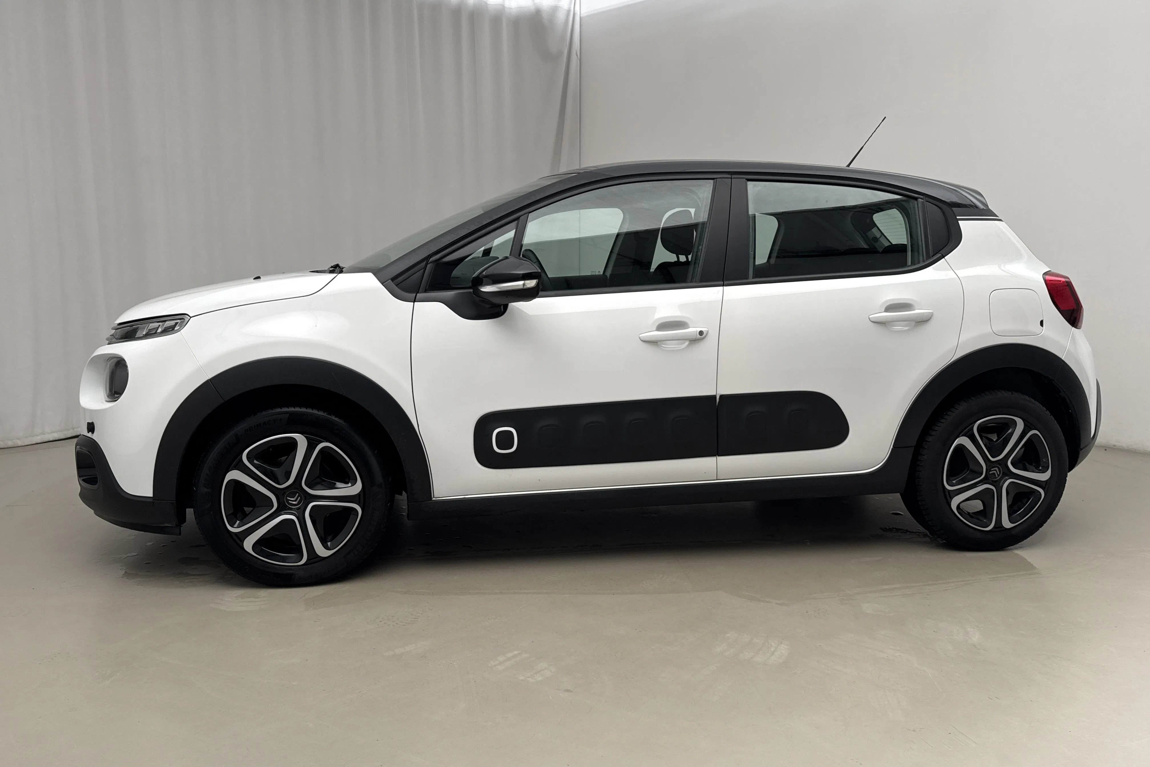 Presentationsfoto 2 av 17: Citroën C3 PureTech (82hk) - 7 970 mil - Manuell - vit - 2020