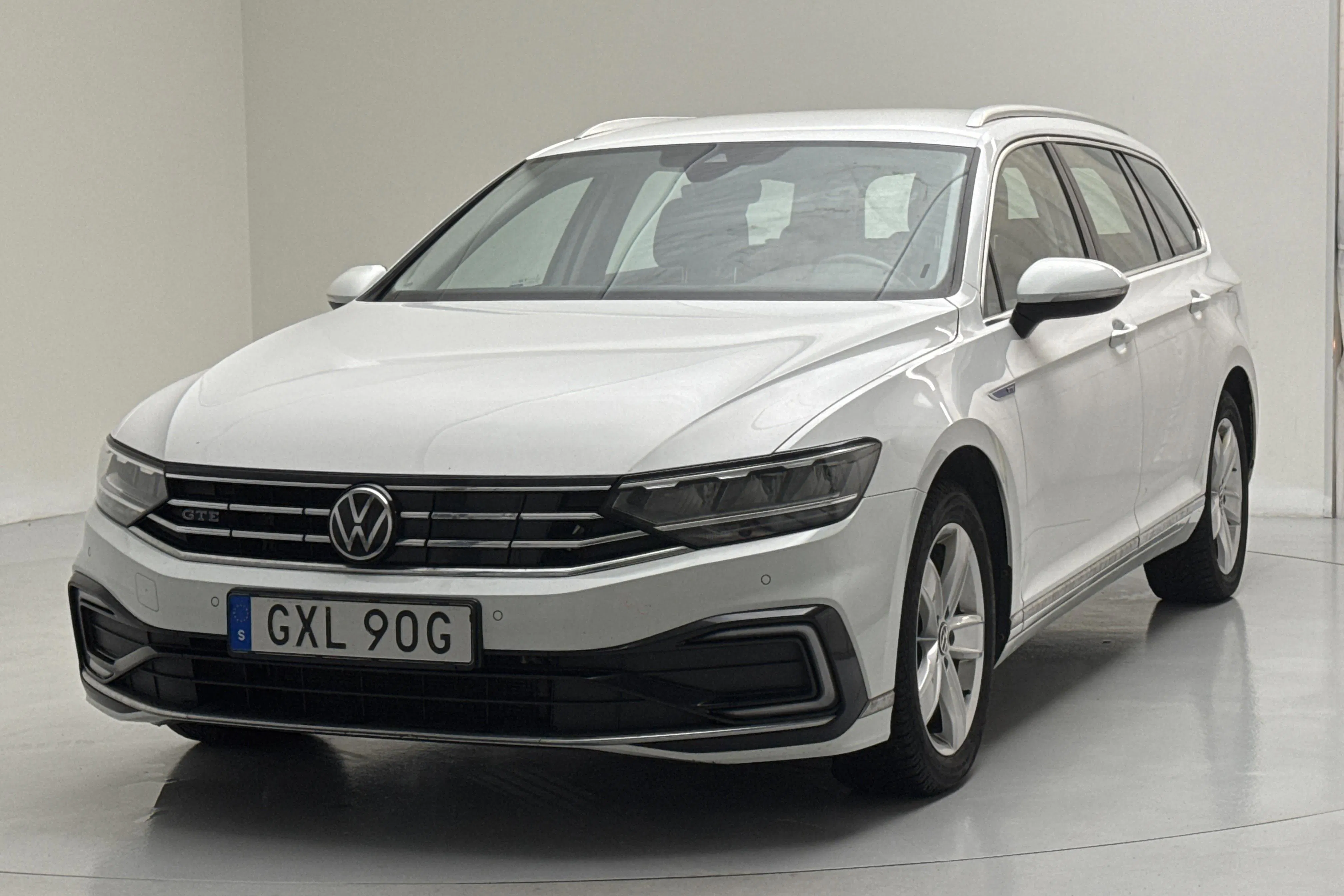 Presentation photo 1 of 16: VW Passat 1.4 GTE Sportscombi (218hk) - 116 270 km - Automatic - white - 2021