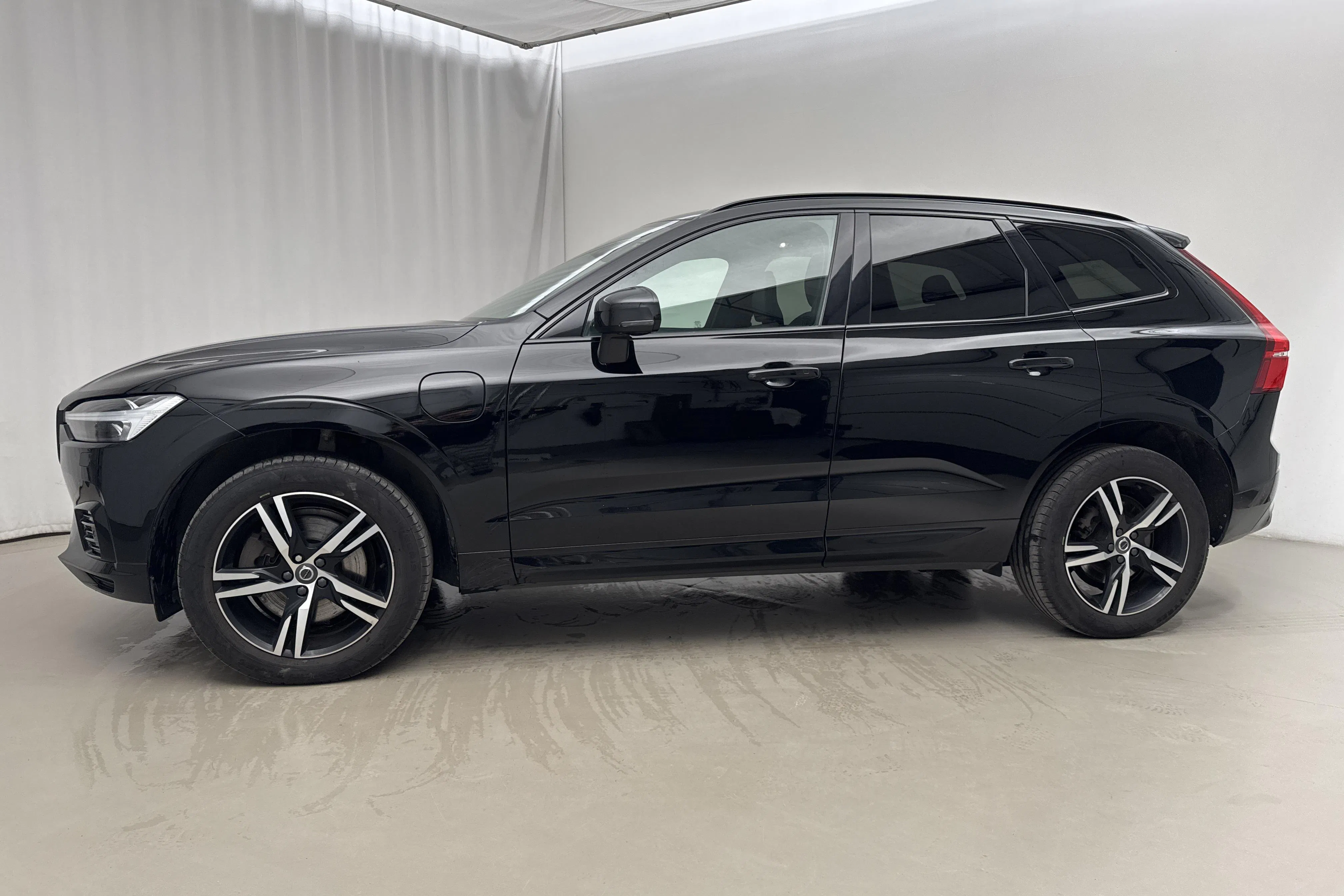 Presentationsfoto 2 av 24: Volvo XC60 T6 AWD Recharge (340hk) - 6 388 mil - Automat - svart - 2021
