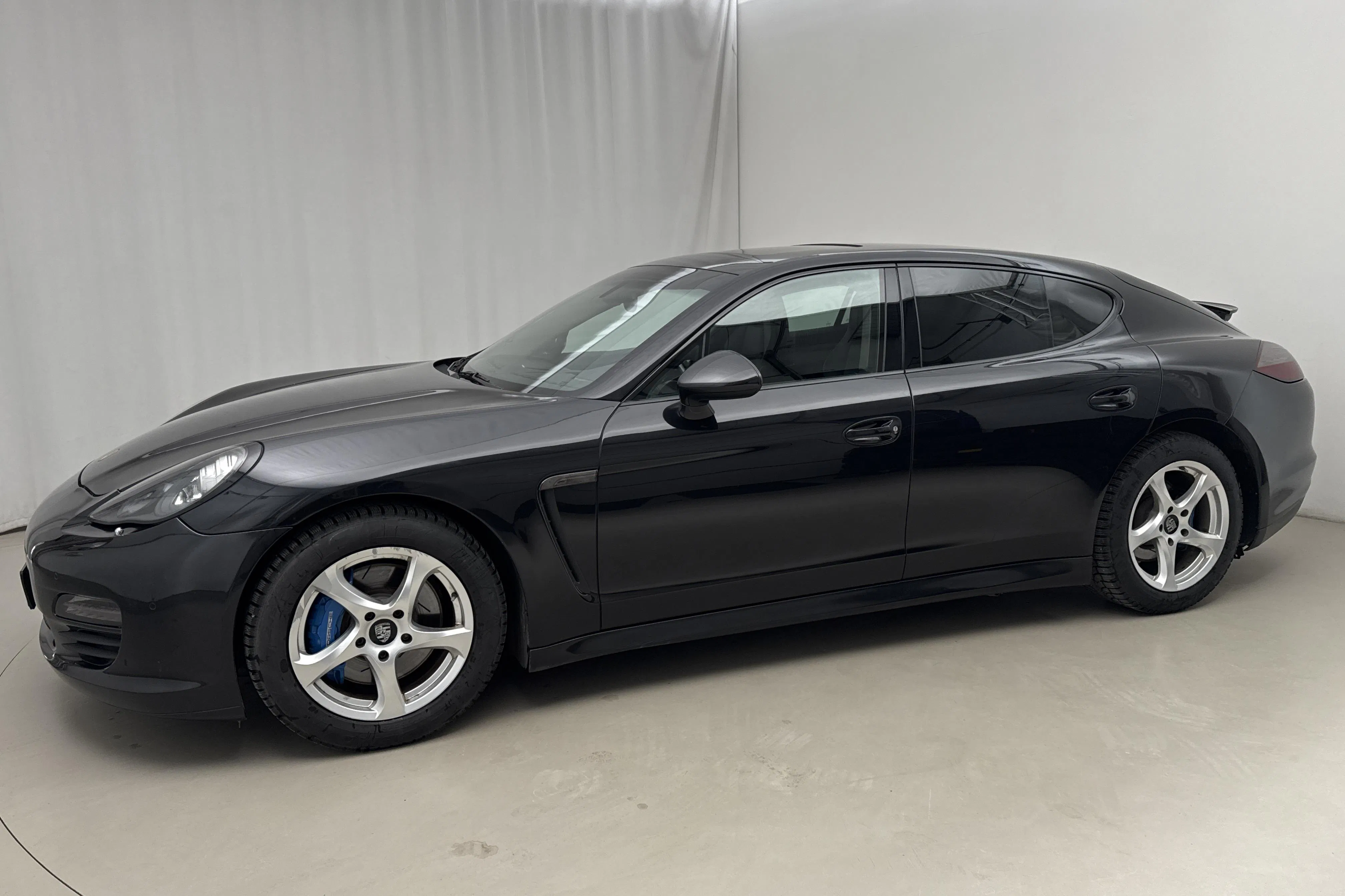 Presentationsfoto 2 av 19: Porsche Panamera S (400hk) - 19 812 mil - Automat - svart - 2010