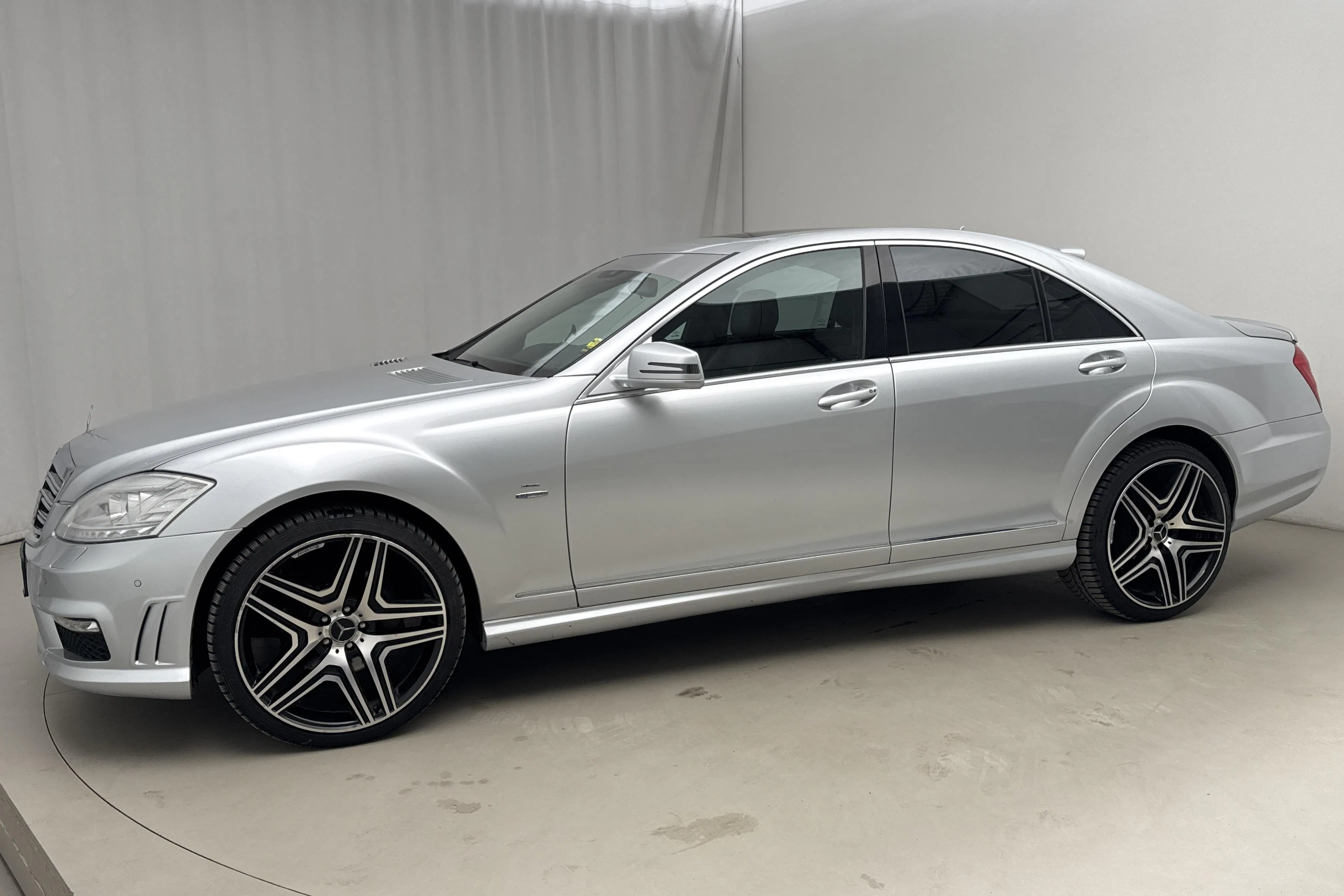 Presentationsfoto 2 av 18: Mercedes S 400 Blue Hybrid W221 (279hk) - 20 403 mil - Automat - silver - 2010