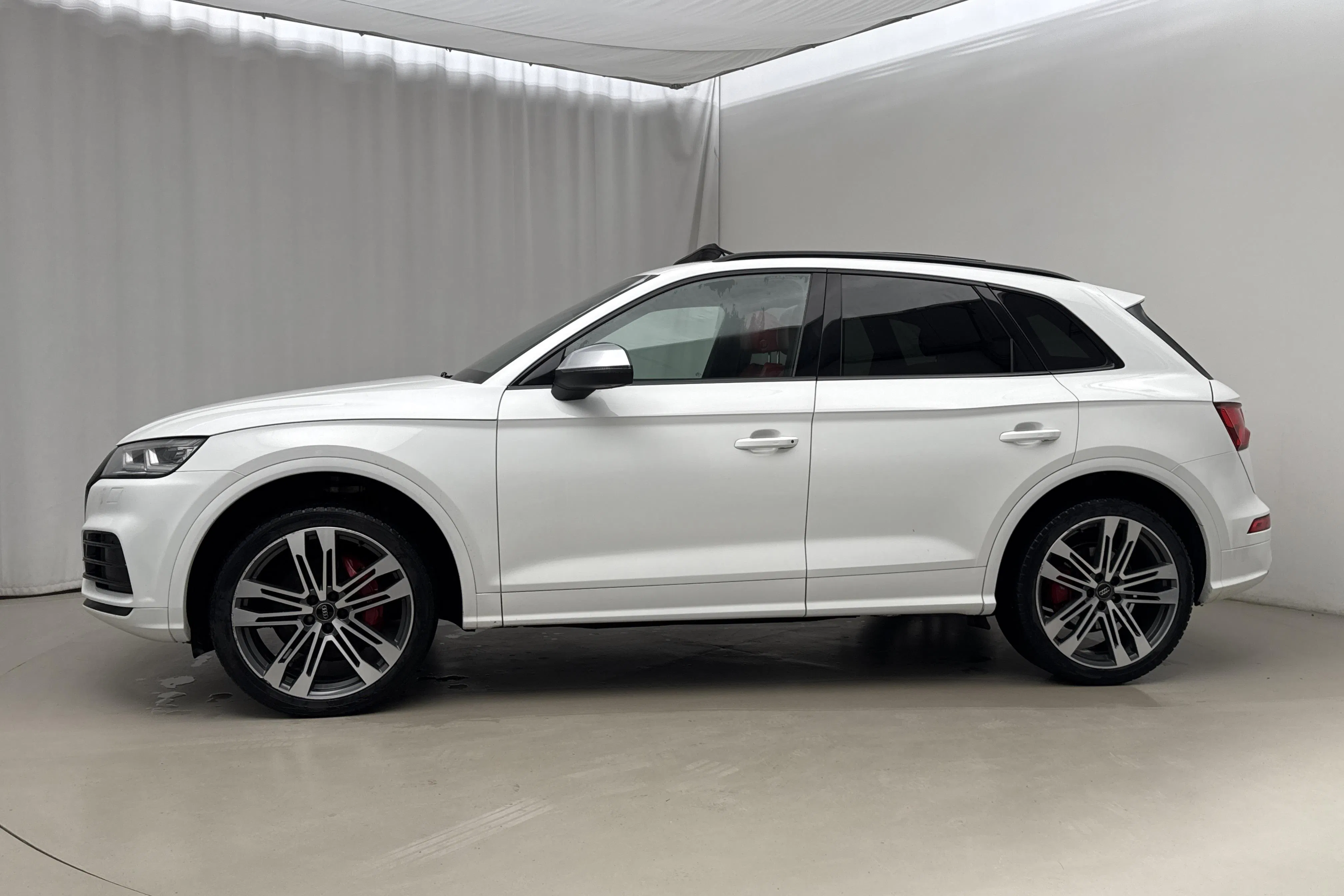 Presentationsfoto 2 av 24: Audi SQ5 3.0 TFSI quattro (354hk) - 8 688 mil - Automat - vit - 2018
