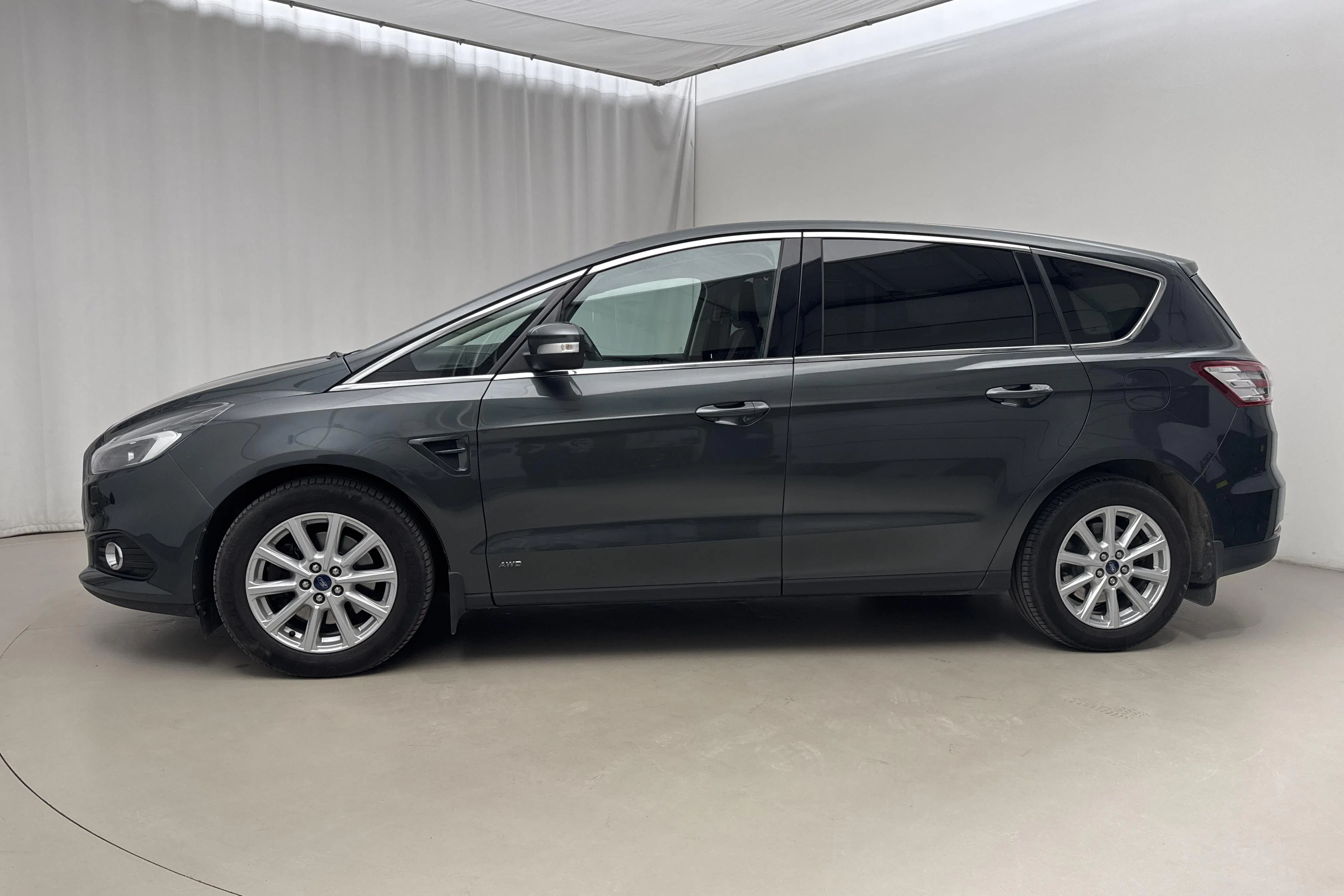 Presentationsfoto 2 av 24: Ford S-MAX 2.0 TDCi AWD (180hk) - 8 749 mil - Automat - grön - 2017