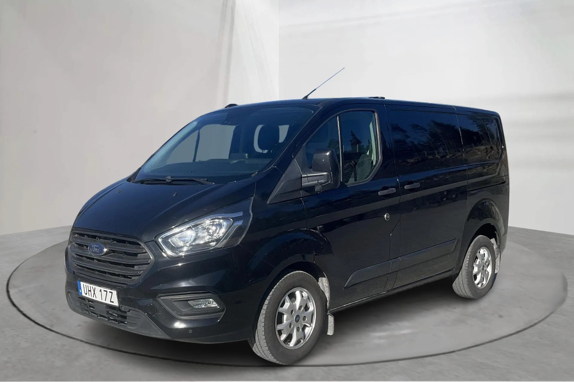 Presentationsfoto 1 av 14: Ford Transit Custom 280 MHEV (130hk) - 9 952 mil - Automat - svart - 2022