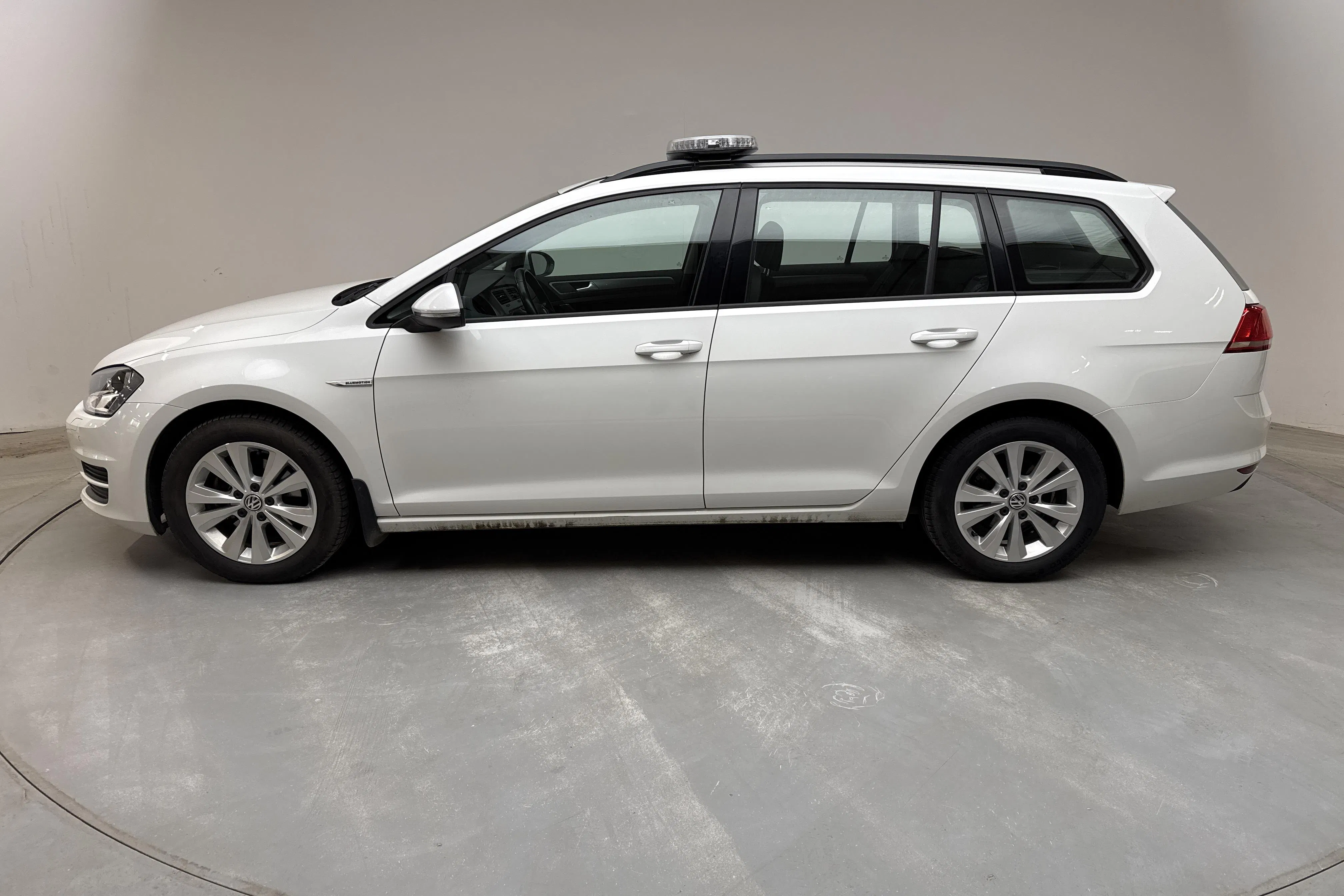 Presentation photo 2 of 12: VW Golf VII 1.4 TGI BlueMotion Sportscombi (110hk) - 75 480 km - Automatic - white - 2016