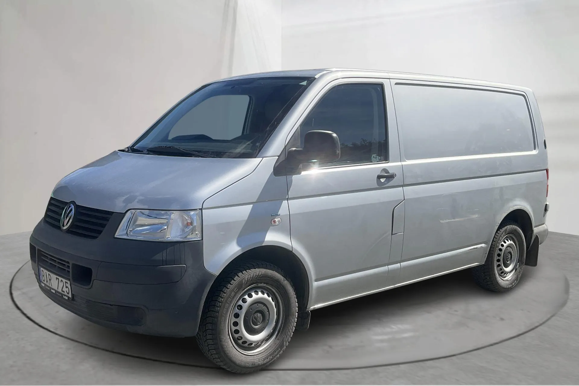 Presentationsfoto 1 av 11: VW Transporter T5 2.0 Ecofuel (115hk) - 5 275 mil - Manuell - silver - 2008