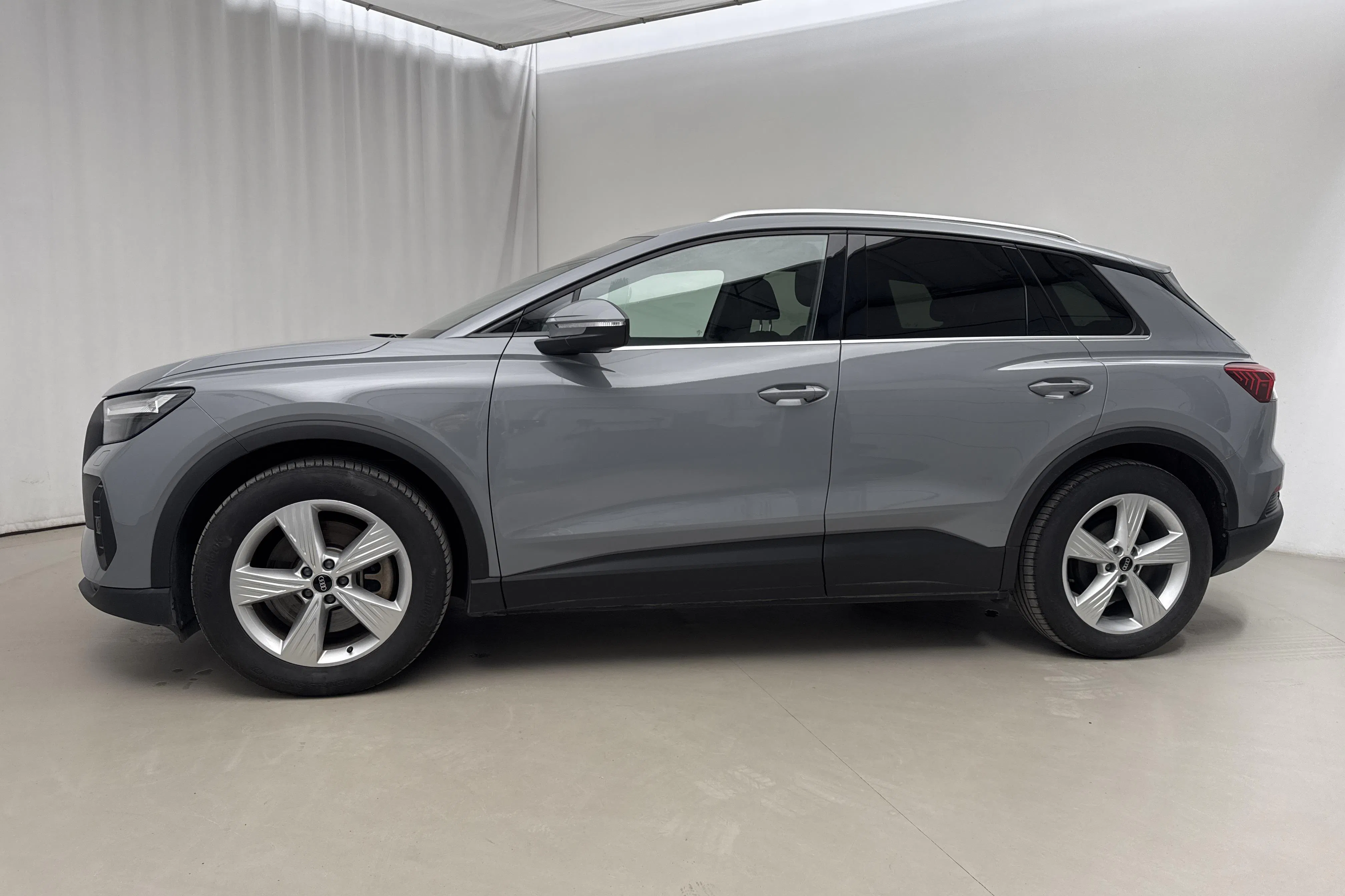 Presentationsfoto 2 av 22: Audi Q4 45 e-tron quattro 82kWh (286hk) - 3 269 mil - Automat - grå - 2025