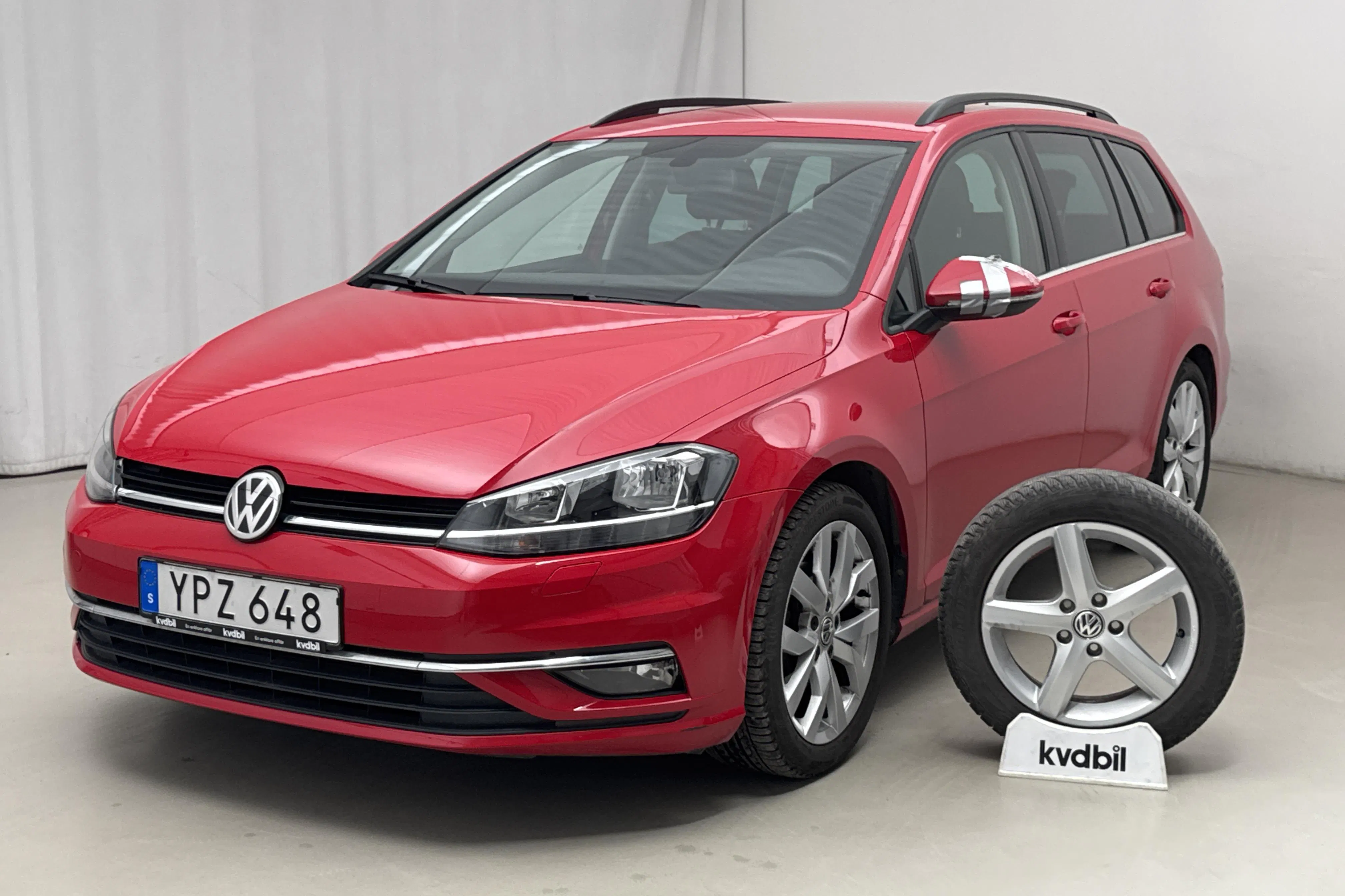 Presentationsfoto 1 av 19: VW Golf VII 1.4 TSI Sportscombi (150hk) - 2 387 mil - Manuell - röd - 2018