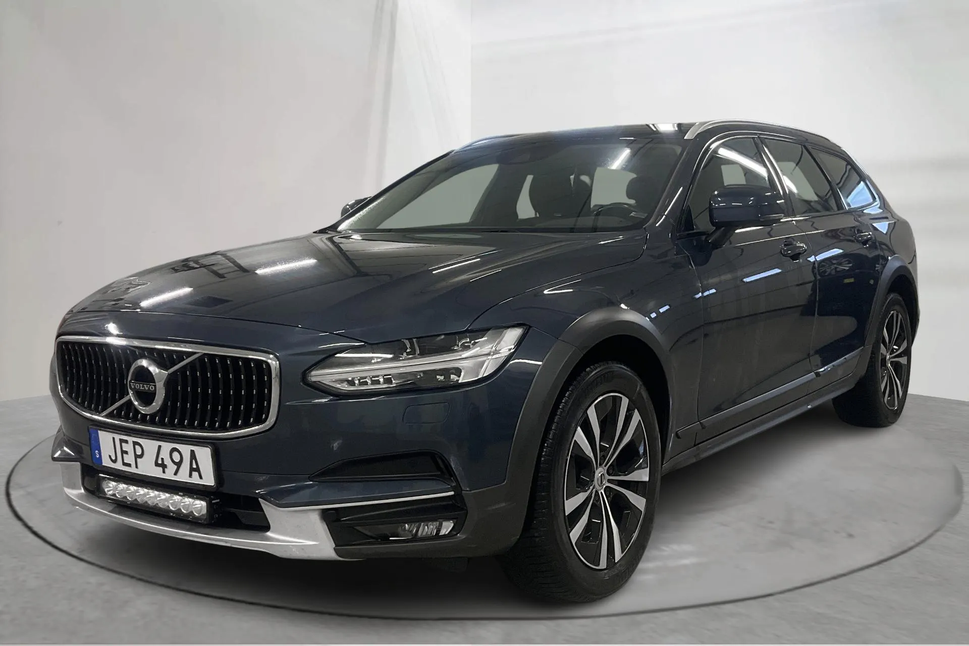 Presentation photo 1 of 22: Volvo V90 D4 Cross Country AWD (190hk) - 135 550 km - Automatic - Dark Blue - 2020