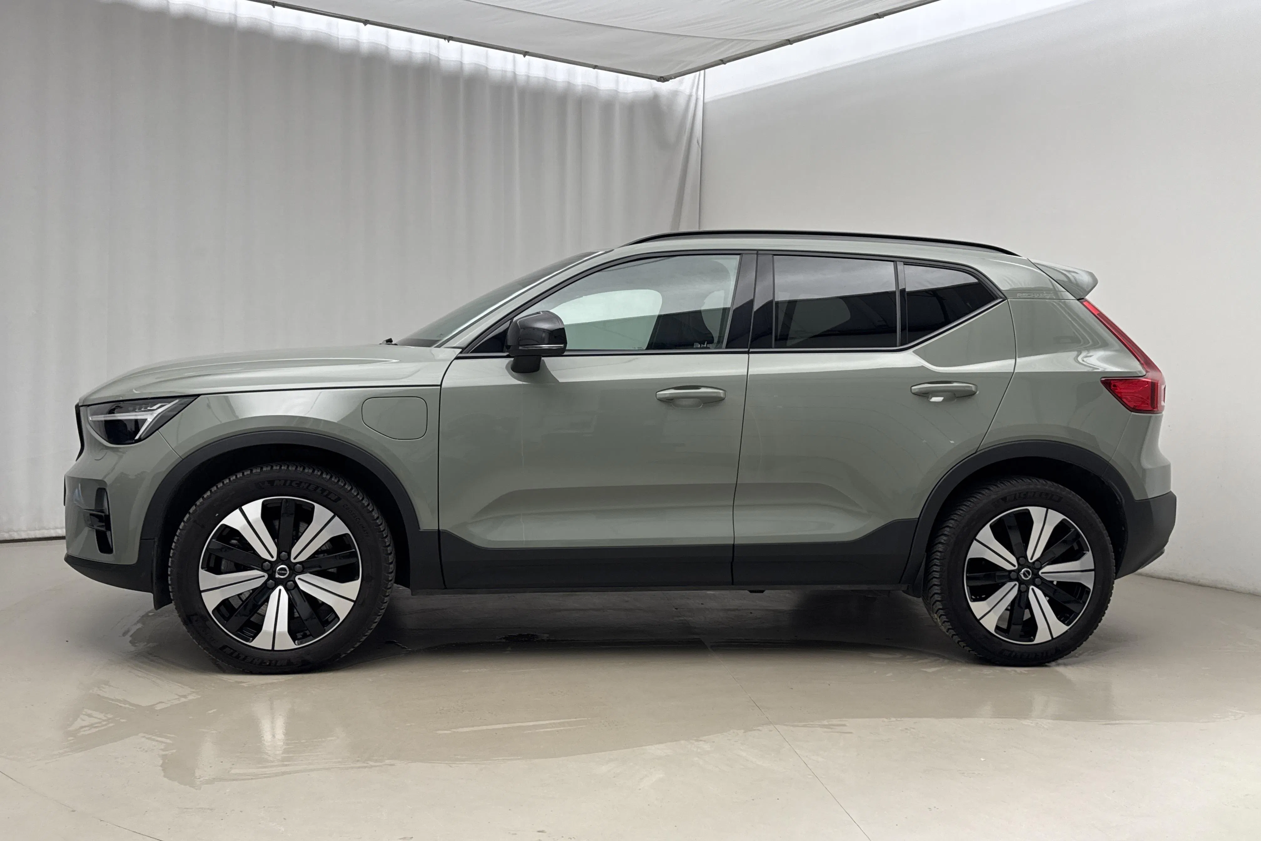 Presentation photo 2 of 23: Volvo XC40 T4 2WD Twin Engine (211hk) - 45 370 km - Automatic - green - 2023