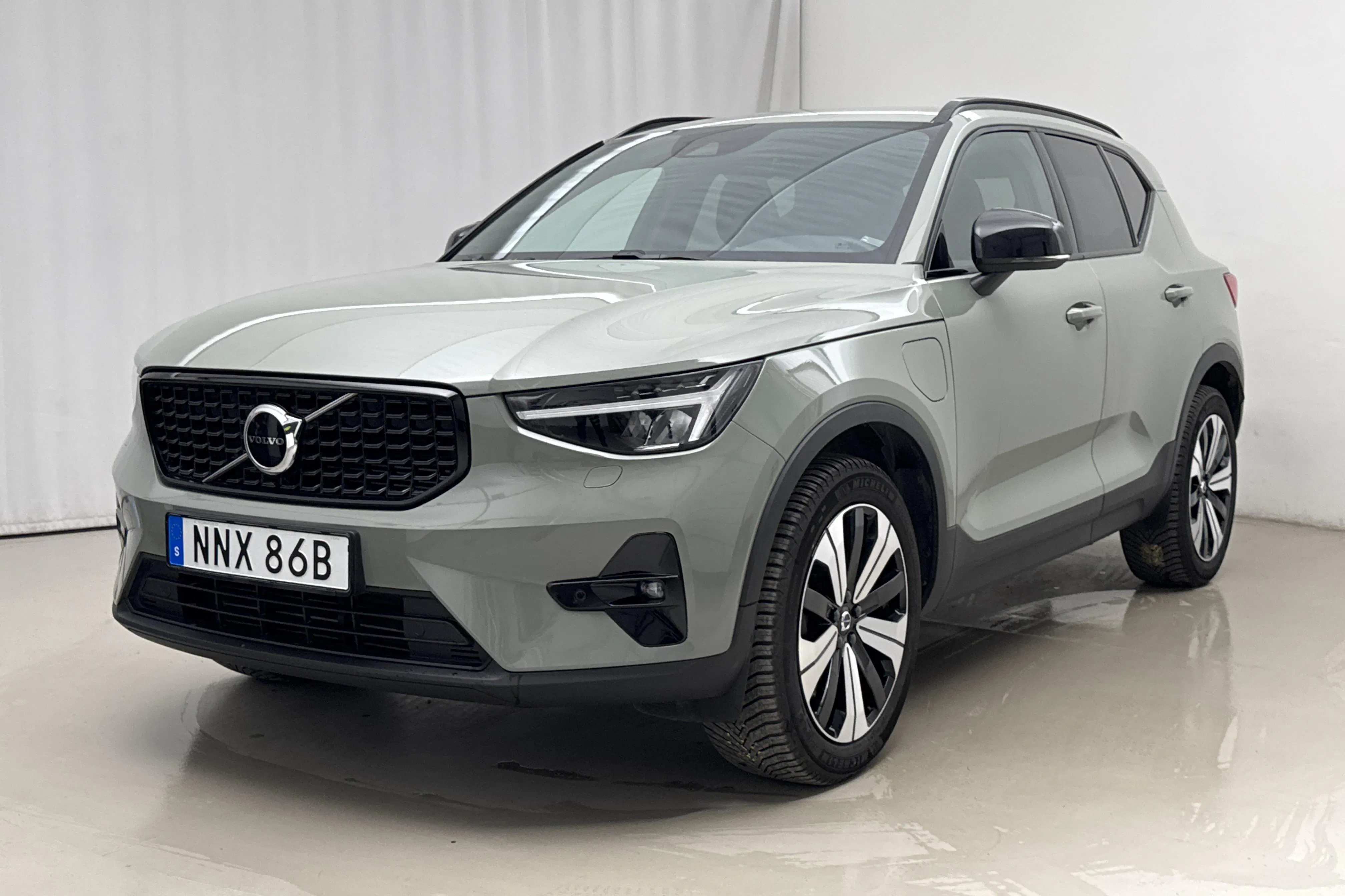 Presentation photo 1 of 23: Volvo XC40 T4 2WD Twin Engine (211hk) - 45 370 km - Automatic - green - 2023
