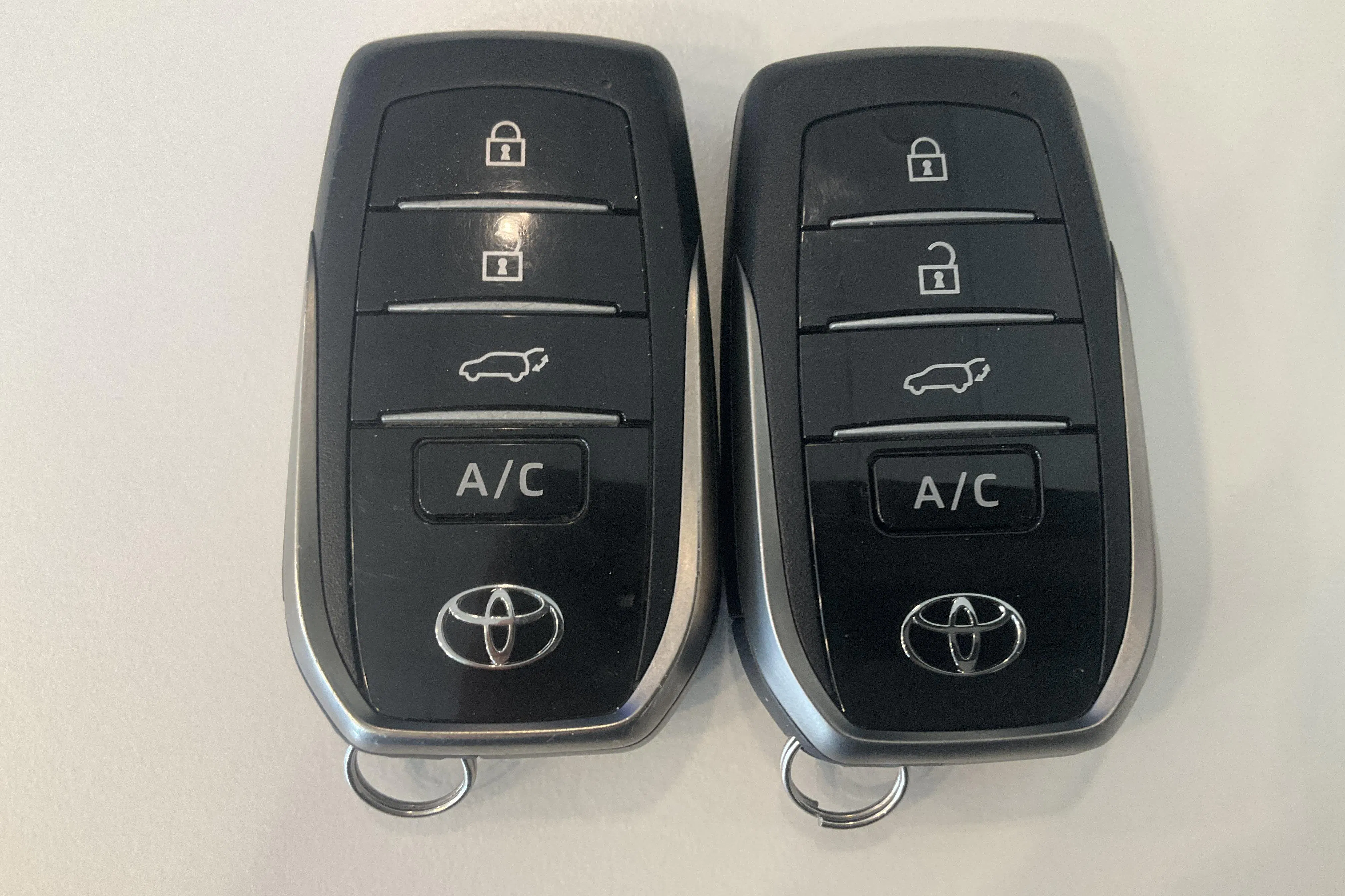Presentationsfoto 20 av 20: Toyota RAV4 2.5 Plug-in Hybrid AWDi (306hk) - 9 125 mil - Automat - vit - 2023