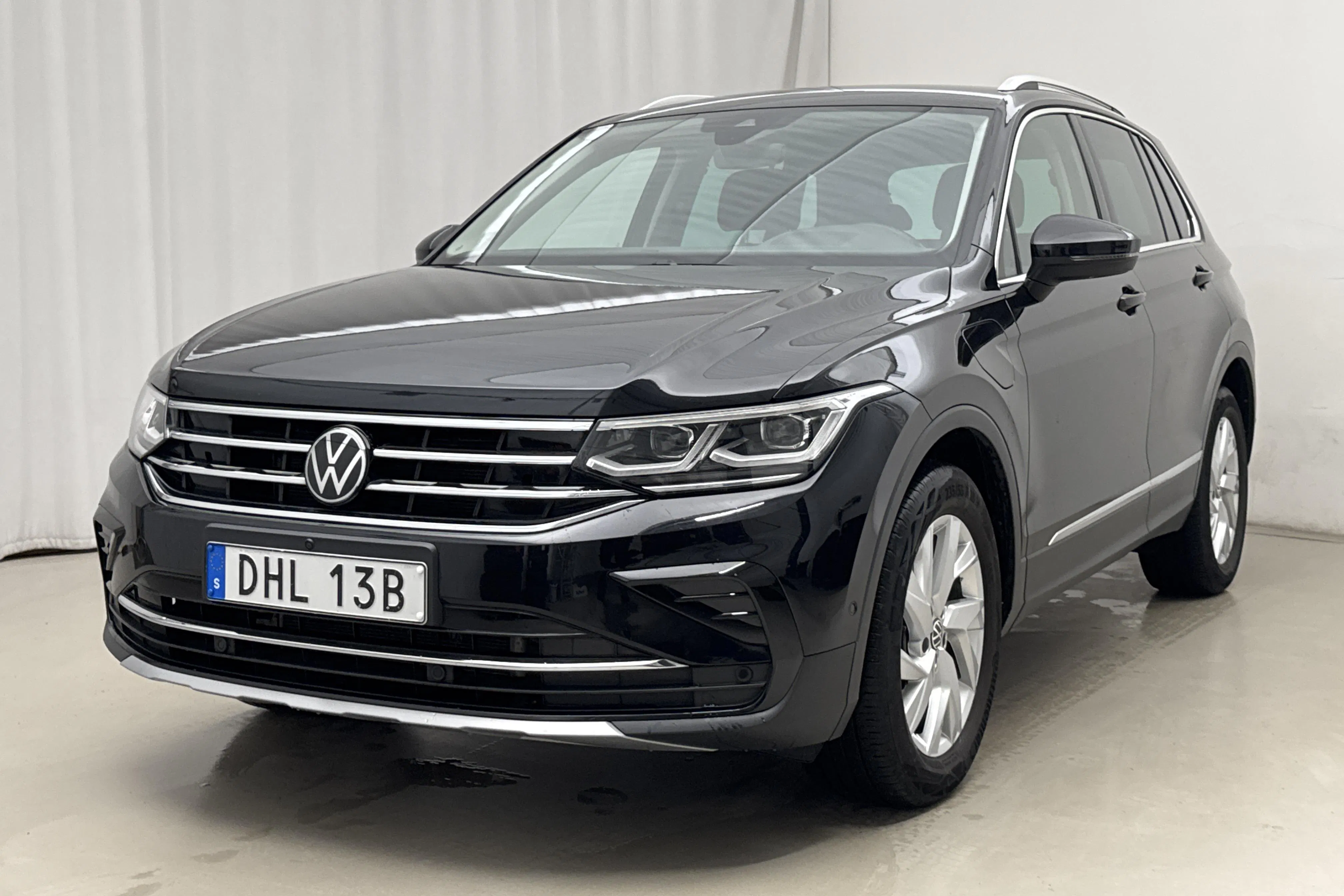 Presentation photo 1 of 22: VW Tiguan 1.4 TSI eHybrid (245hk) - 64 810 km - Automatic - black - 2023
