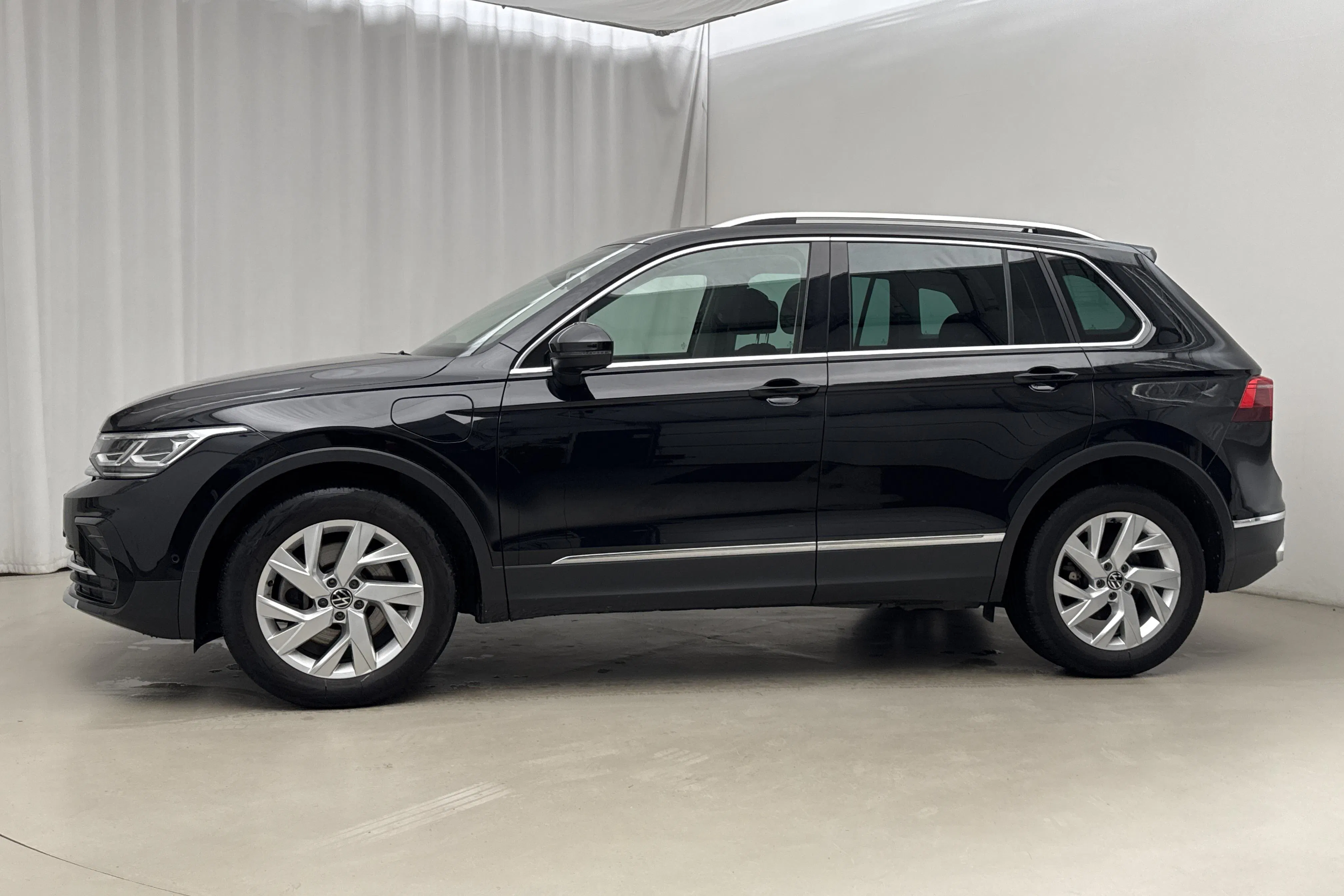 Presentation photo 2 of 22: VW Tiguan 1.4 TSI eHybrid (245hk) - 64 810 km - Automatic - black - 2023