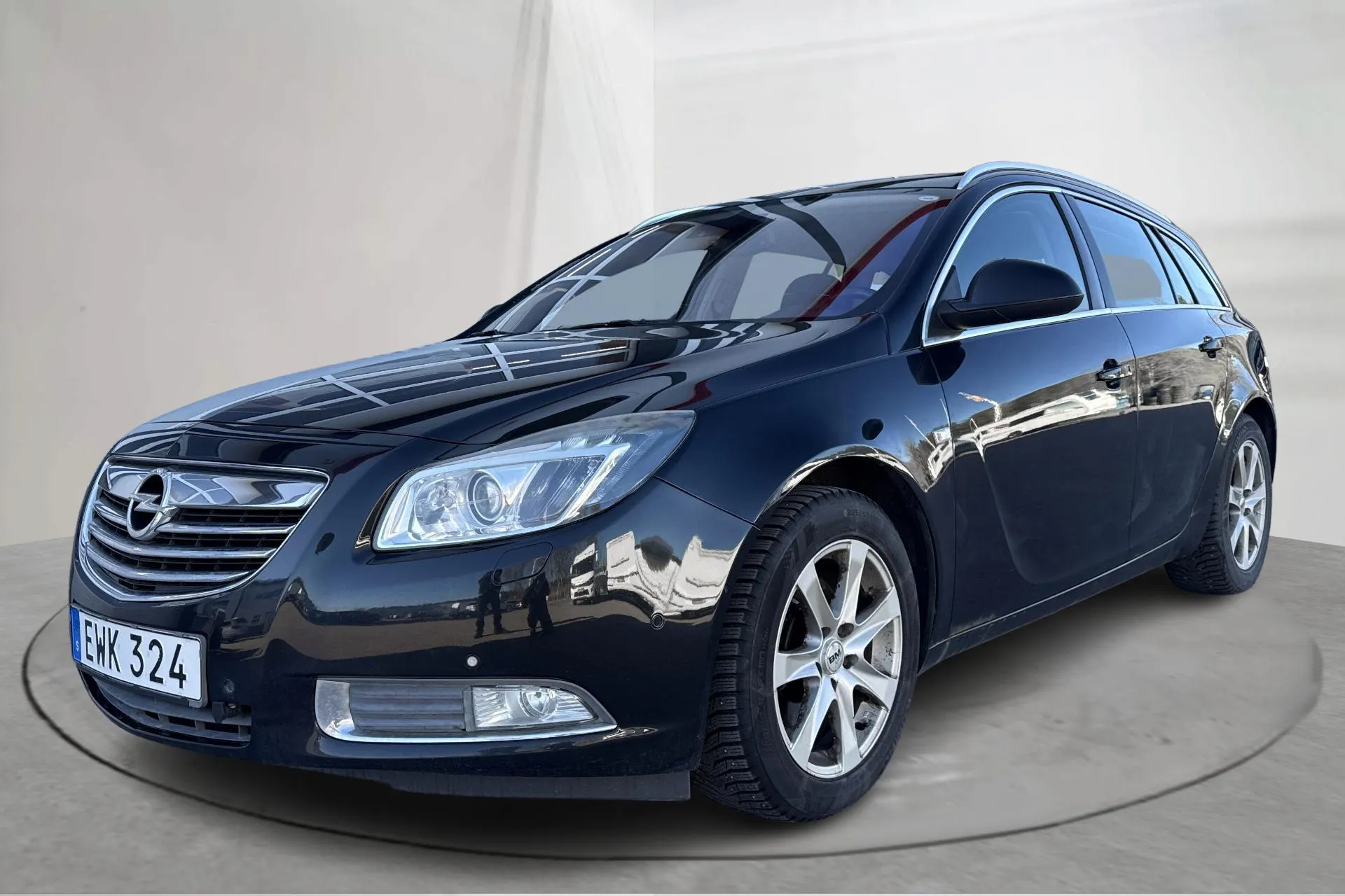 Presentation photo 1 of 13: Opel Insignia 2.0 Turbo E85 Sports Tourer (220hk) - 214 430 km - Manual - black - 2011