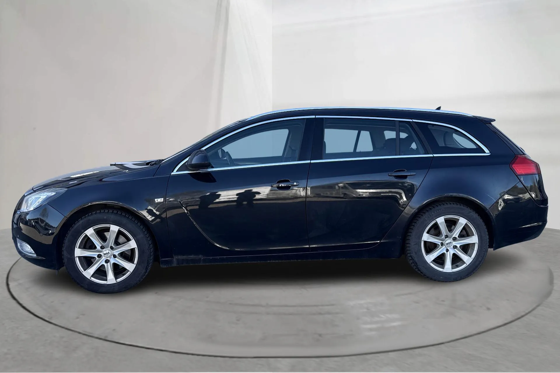 Presentation photo 2 of 13: Opel Insignia 2.0 Turbo E85 Sports Tourer (220hk) - 214 430 km - Manual - black - 2011