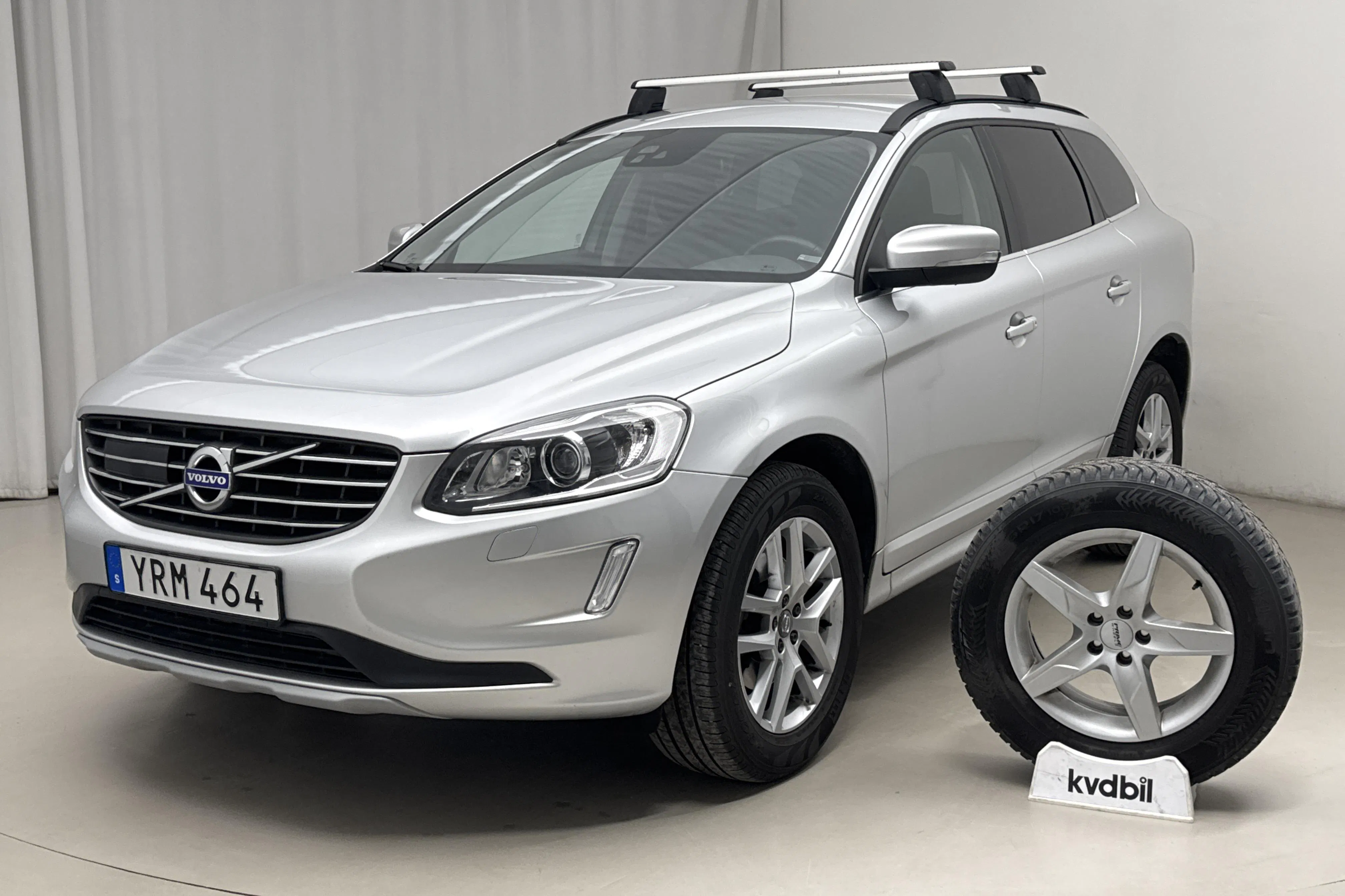 Presentationsfoto 1 av 15: Volvo XC60 D3 2WD (150hk) - 6 723 mil - Manuell - silver - 2017