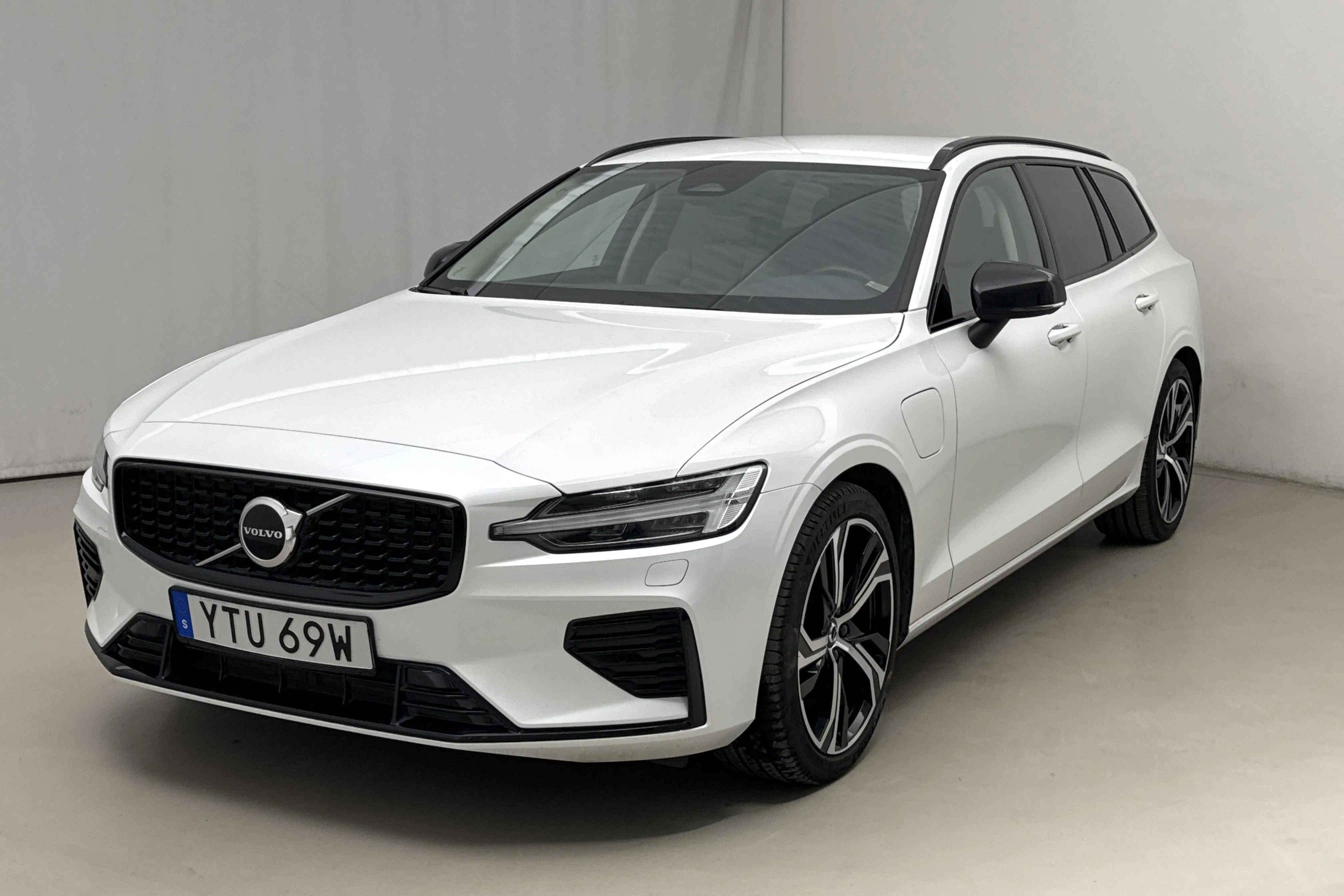 Volvo V60 T6 AWD Recharge (350hk)