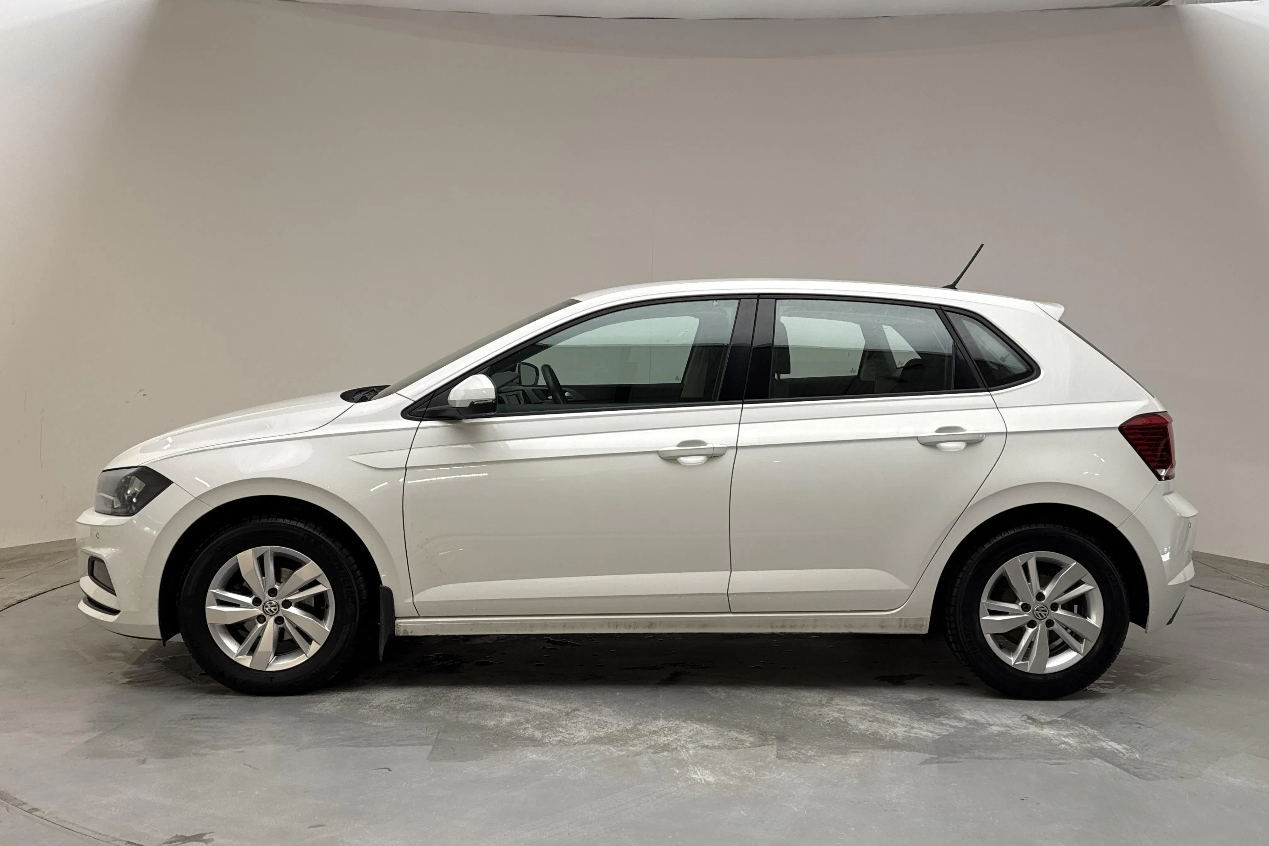 Presentationsfoto 2 av 12: VW Polo 1.0 TSI 5dr (95hk) - 9 103 mil - Manuell - vit - 2018