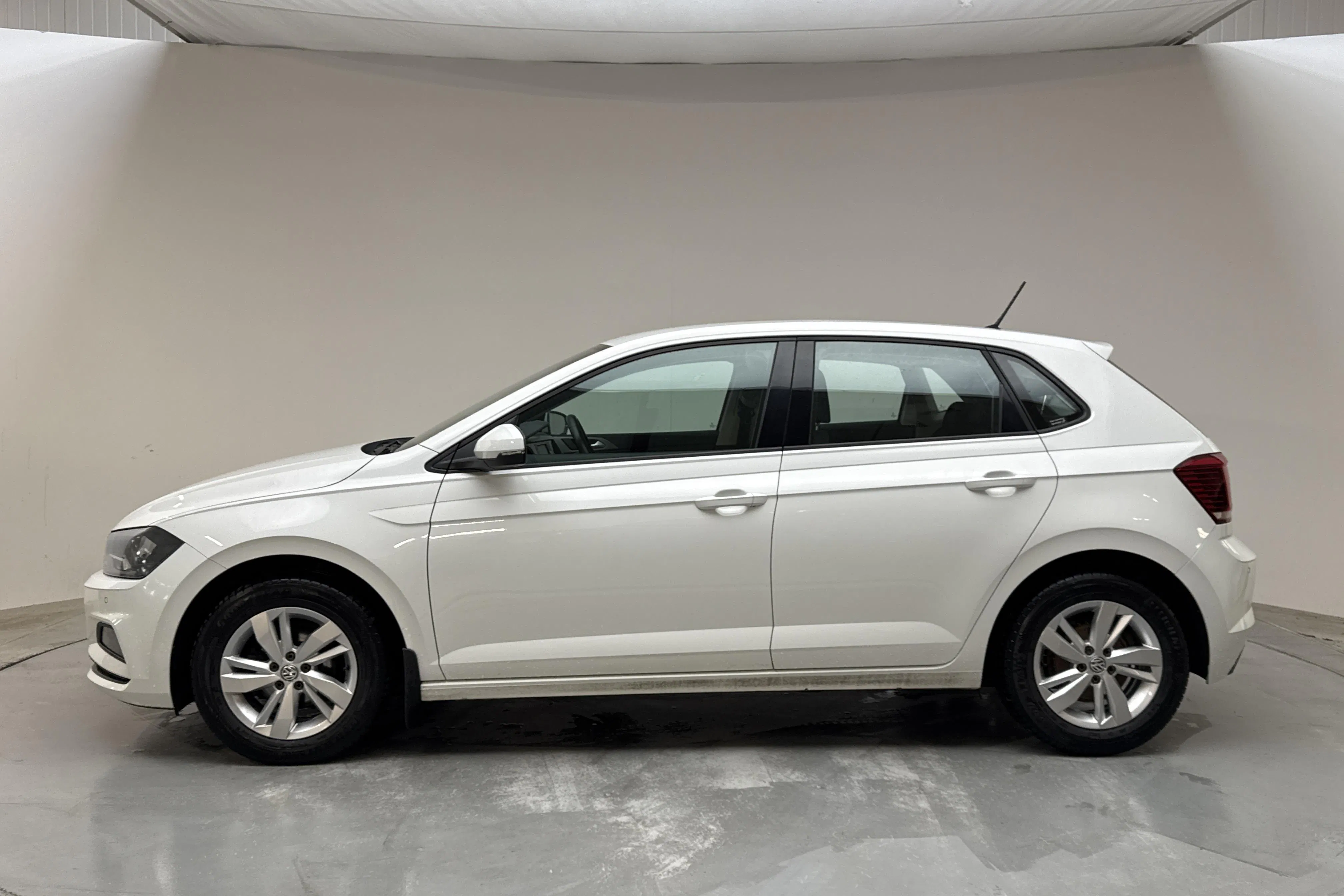 Presentationsfoto 2 av 12: VW Polo 1.0 TSI 5dr (95hk) - 8 265 mil - Manuell - vit - 2018