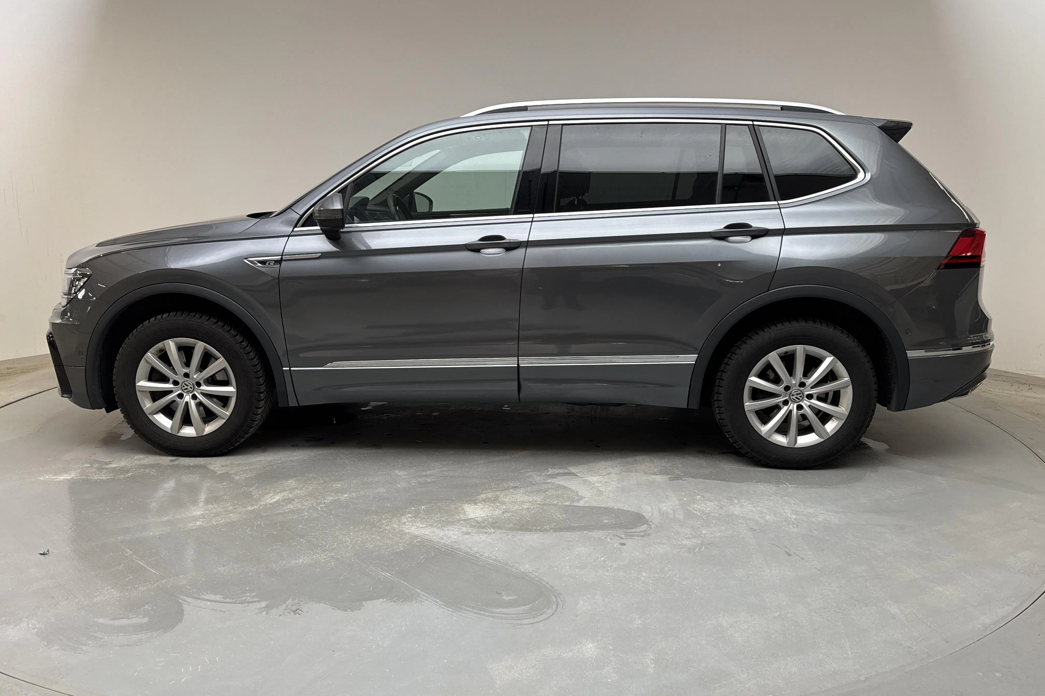 Presentation photo 2 of 13: VW Tiguan Allspace 2.0 TDI 4MOTION (200hk) - 70 620 km - Automatic - Dark Grey - 2021