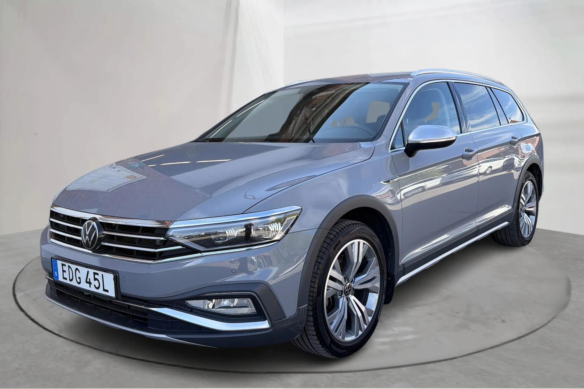 Præsentationsfoto 1 af 19: VW Passat Alltrack 2.0 TDI Sportscombi 4Motion (200hk) - 134 060 kilometer - Salgsautomat - grå - 2023