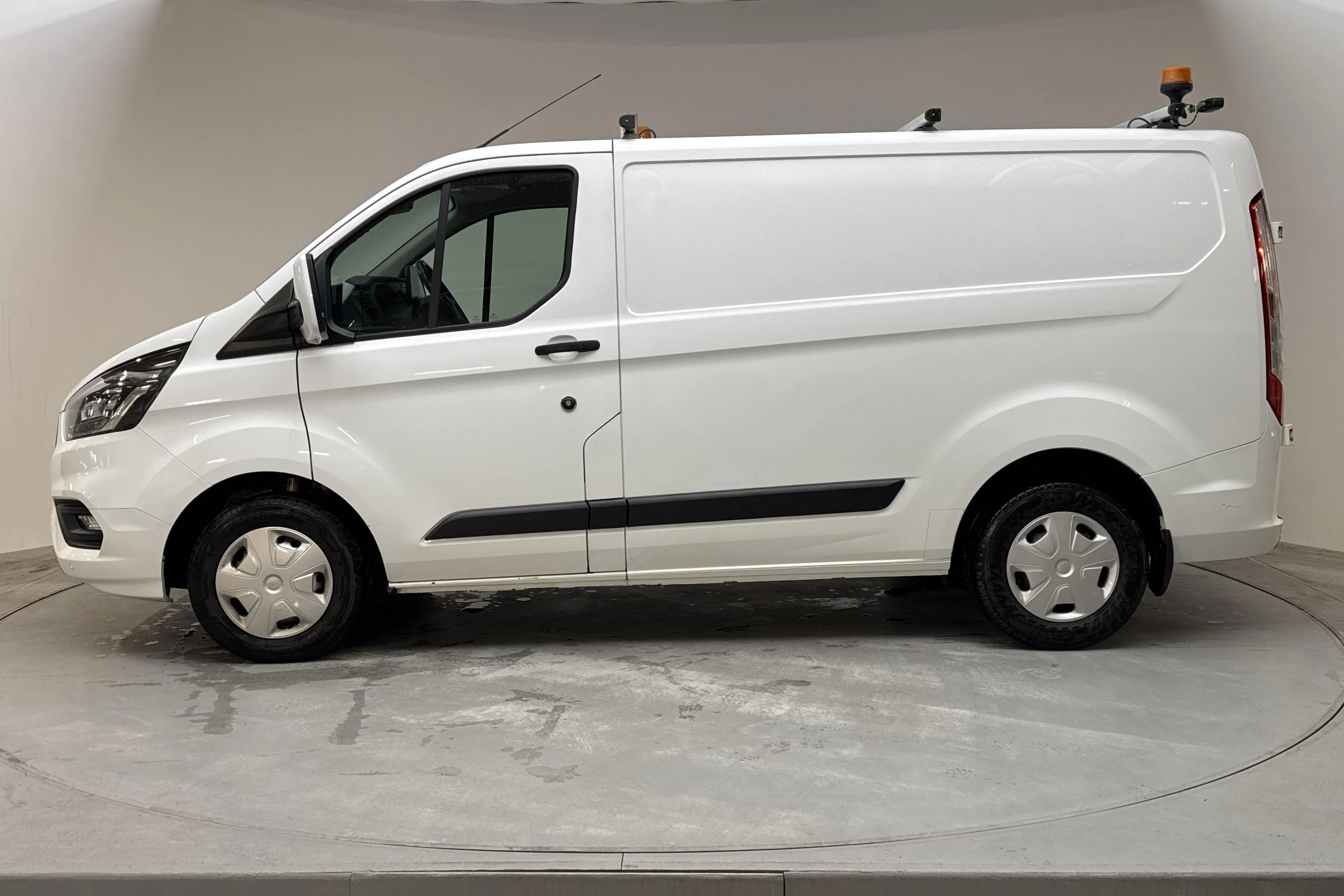 Presentationsfoto 2 av 13: Ford Transit Custom 280 (105hk) - 19 240 mil - Manuell - vit - 2020