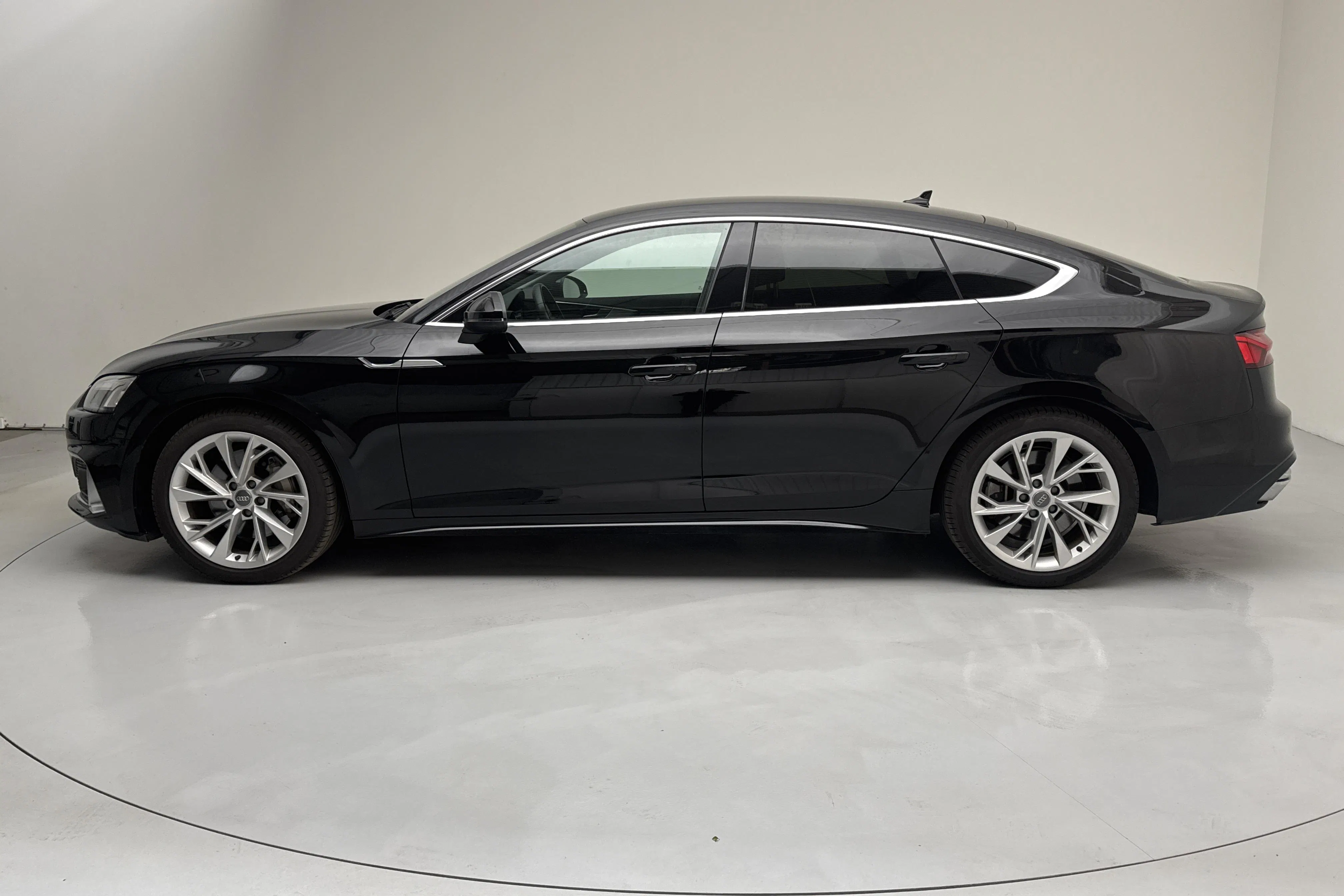 Presentation photo 2 of 17: Audi A5 Sportback 45 TFSI quattro (265hk) - 86 490 km - Automatic - black - 2021