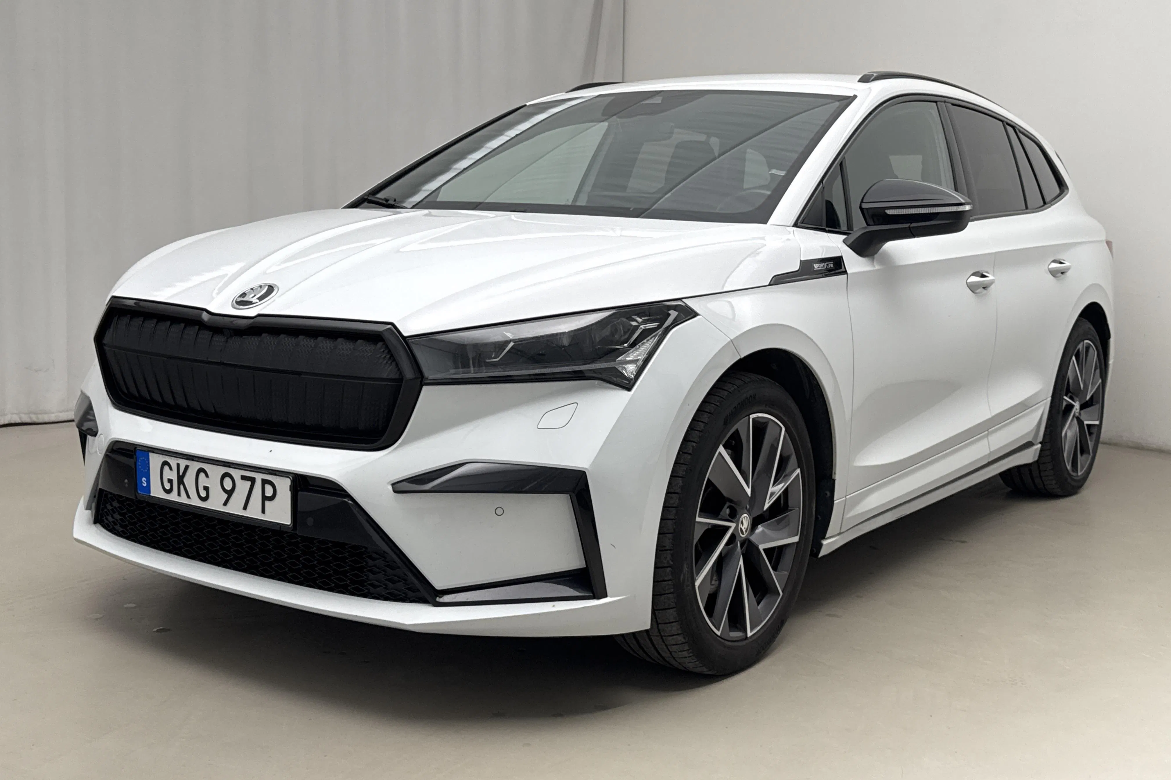 Presentationsfoto 1 av 25: Skoda Enyaq iV 80 (204hk) - 11 268 mil - Automat - vit - 2022