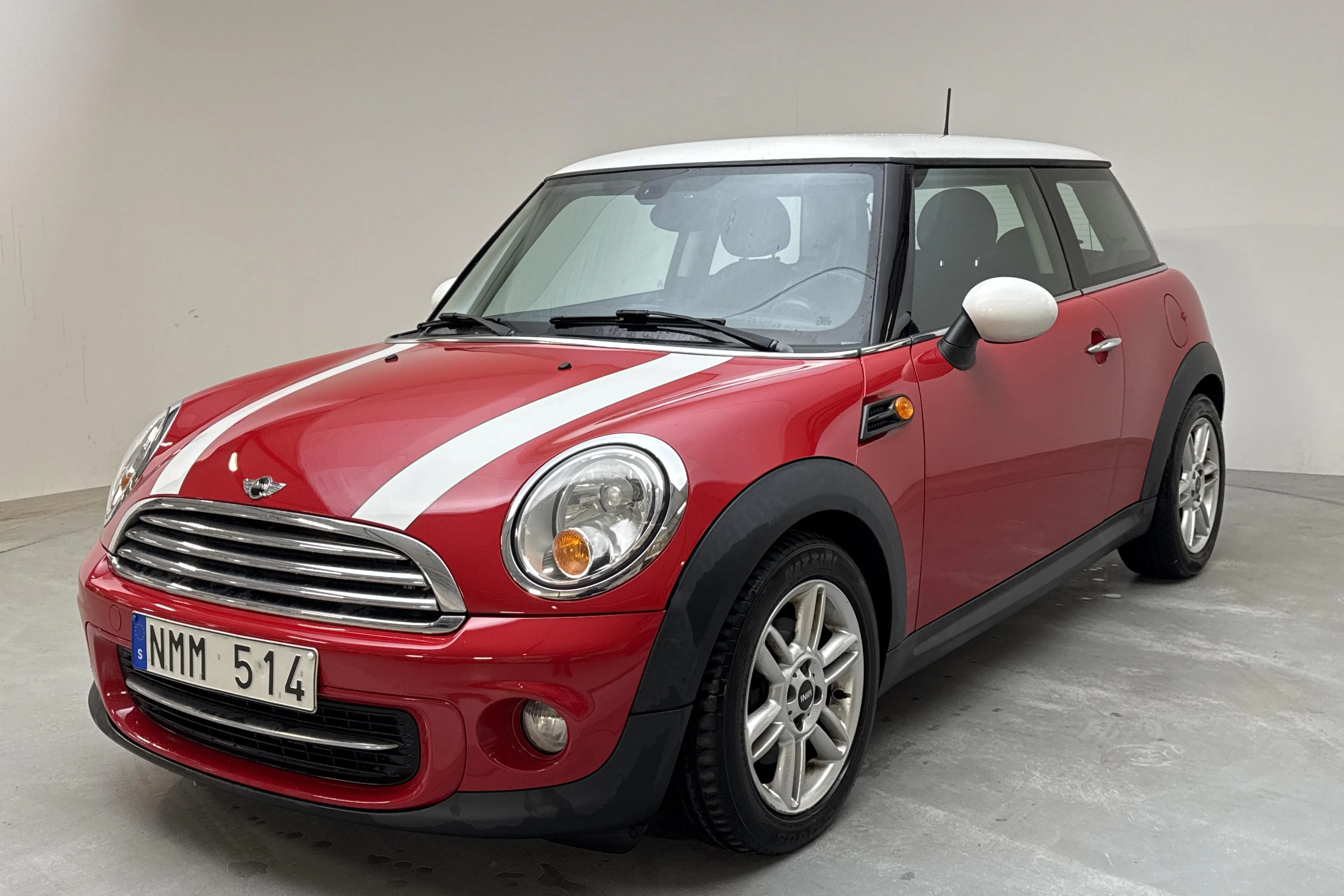 Presentationsfoto 1 av 12: MINI Cooper D 2.0 (112hk) - 16 521 mil - Automat - röd - 2013