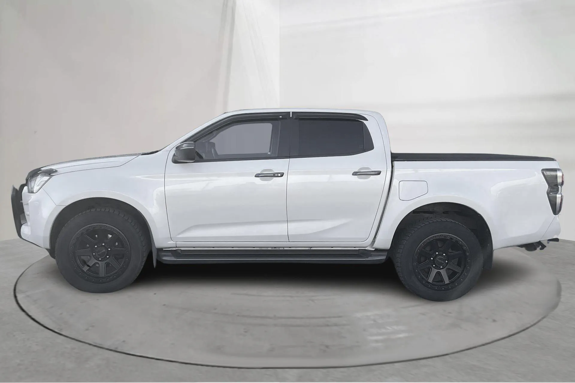 Presentation photo 2 of 16: Isuzu D-MAX 1.9 DDI 4WD (164hk) - 112 450 km - Automatic - white - 2021