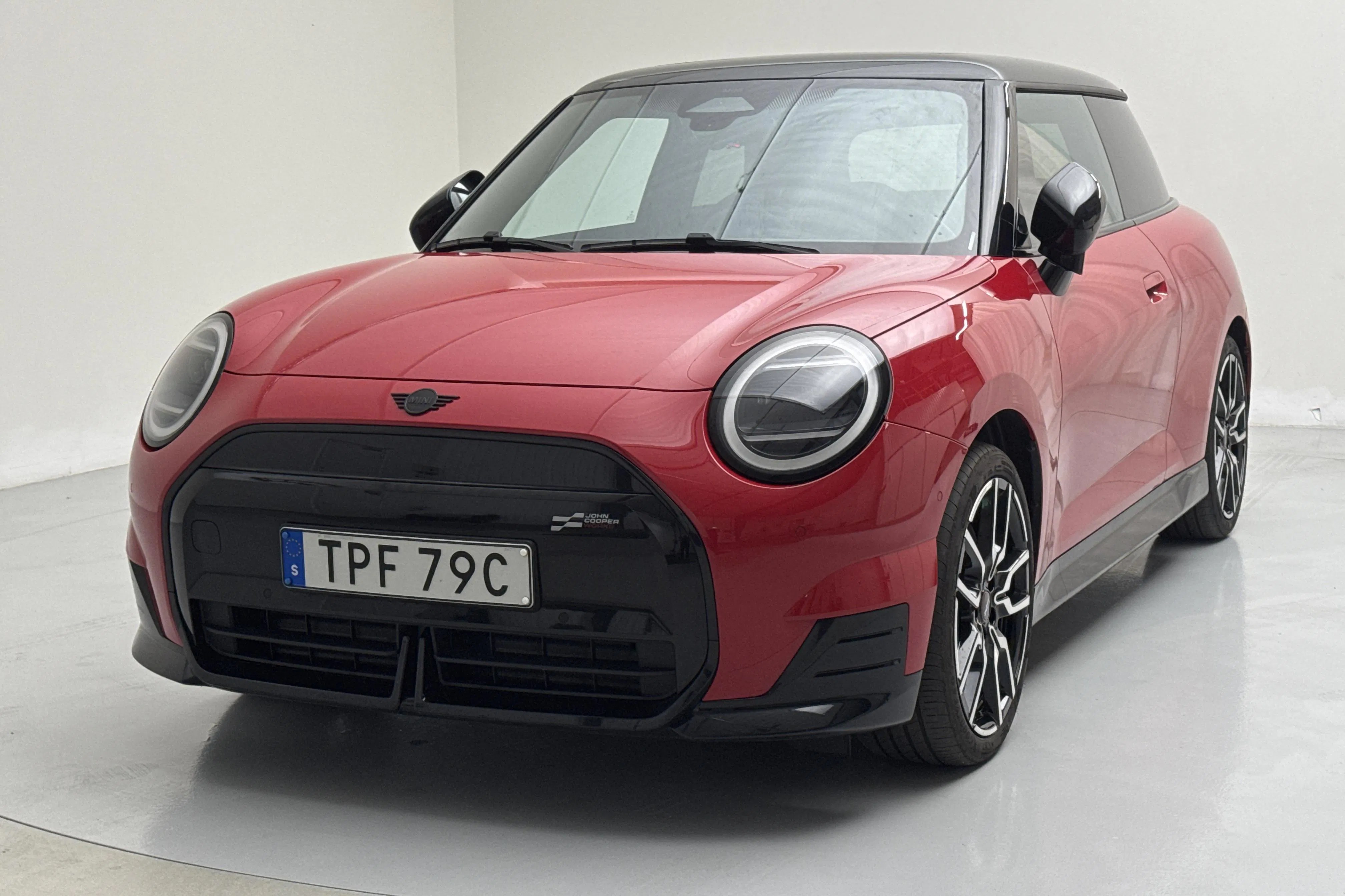 Presentation photo 1 of 20: MINI Cooper SE, J01 (218hk) - 33 320 km - Automatic - red - 2024