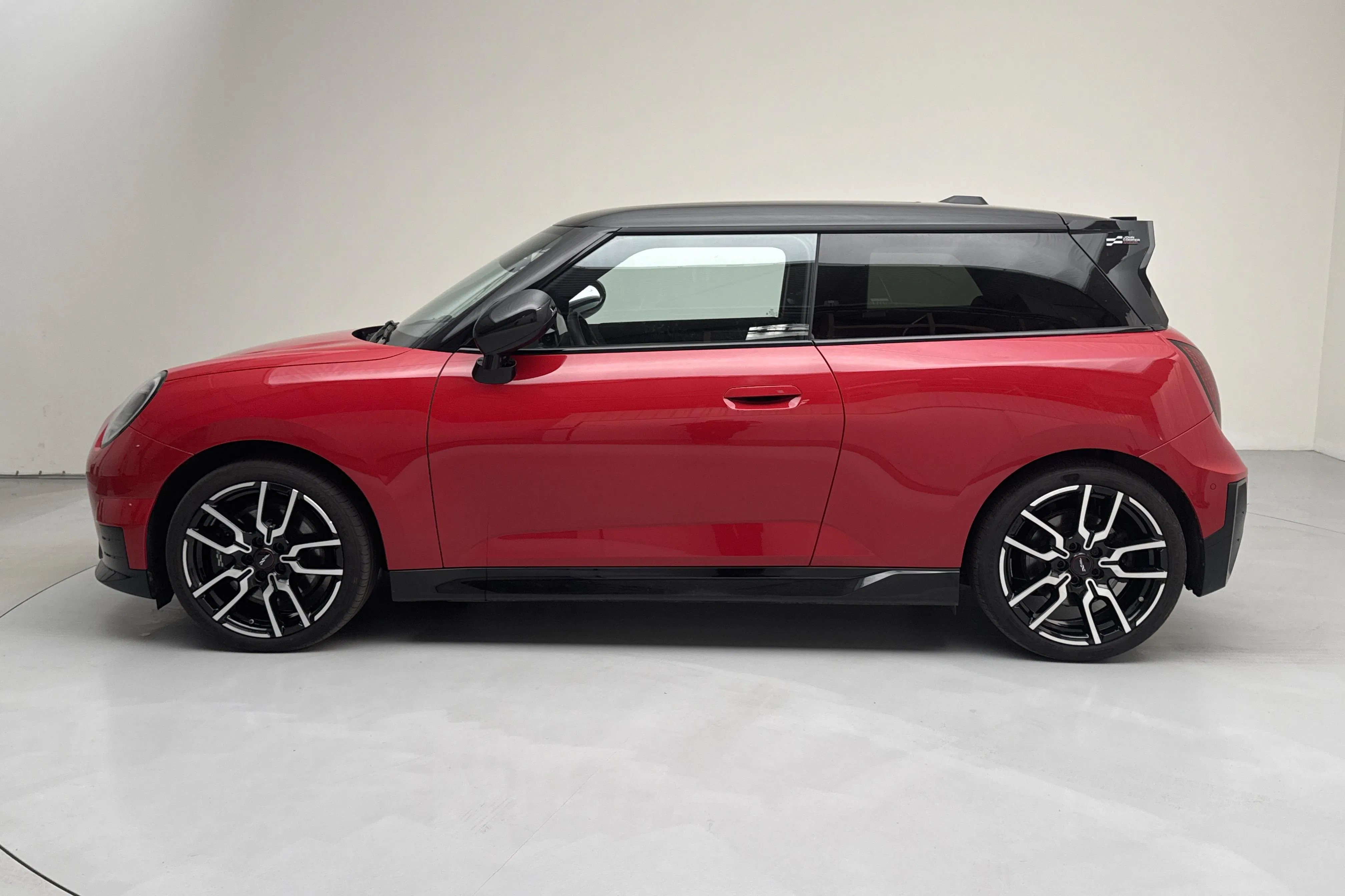 Presentation photo 2 of 20: MINI Cooper SE, J01 (218hk) - 33 320 km - Automatic - red - 2024