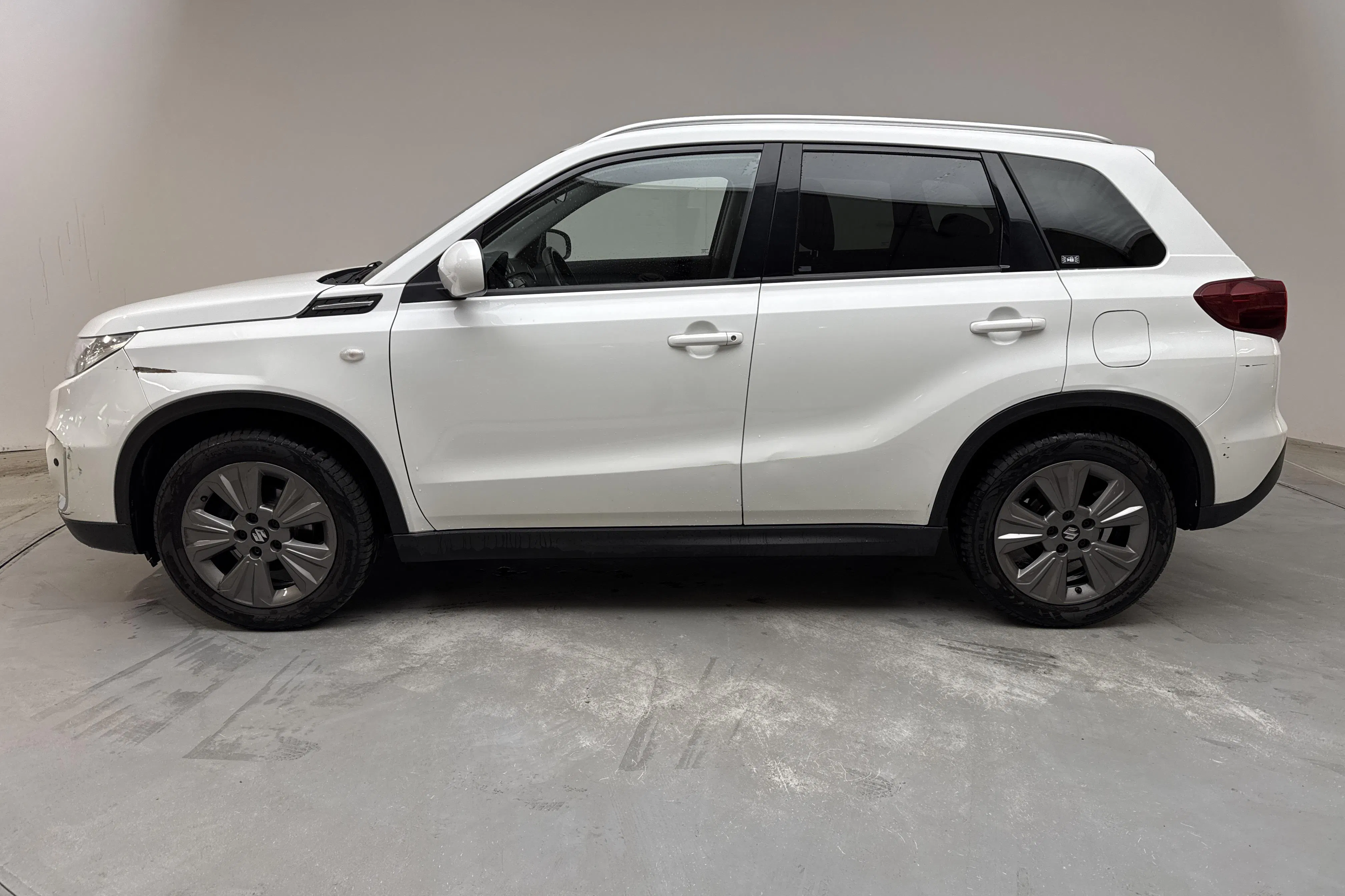 Presentationsfoto 2 av 13: Suzuki Vitara 1.4T Boosterjet Allgrip 4x4 (140hk) - 17 452 mil - Automat - vit - 2019