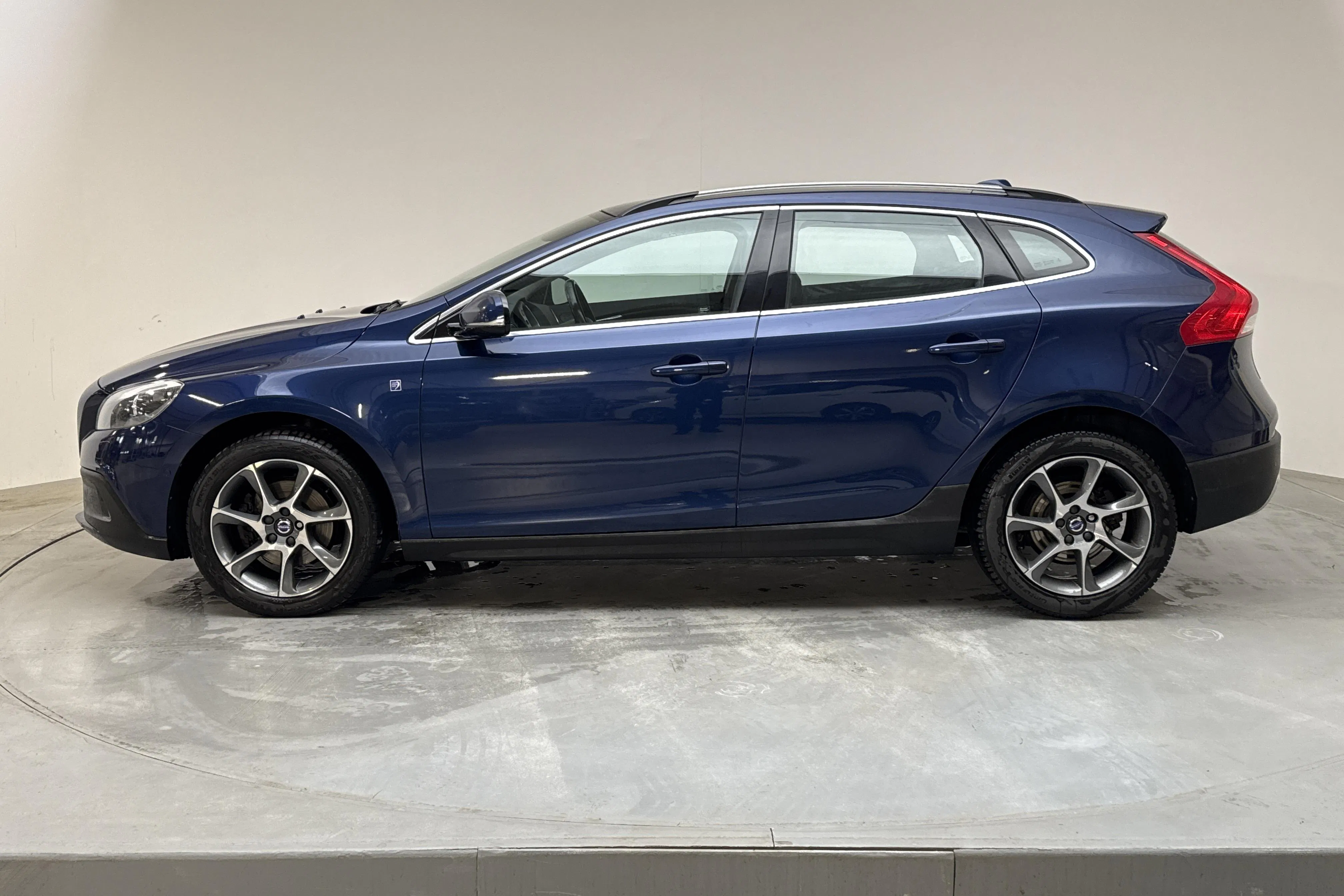 Presentation photo 2 of 19: Volvo V40 Cross Country D2 (115hk) - 230 350 km - Manual - blue - 2015