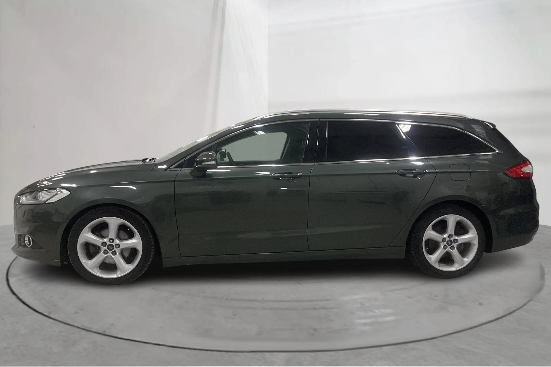 Presentationsfoto 2 av 14: Ford Mondeo 2.0 TDCi Kombi (210hk) - 20 235 mil - Automat - grön - 2016