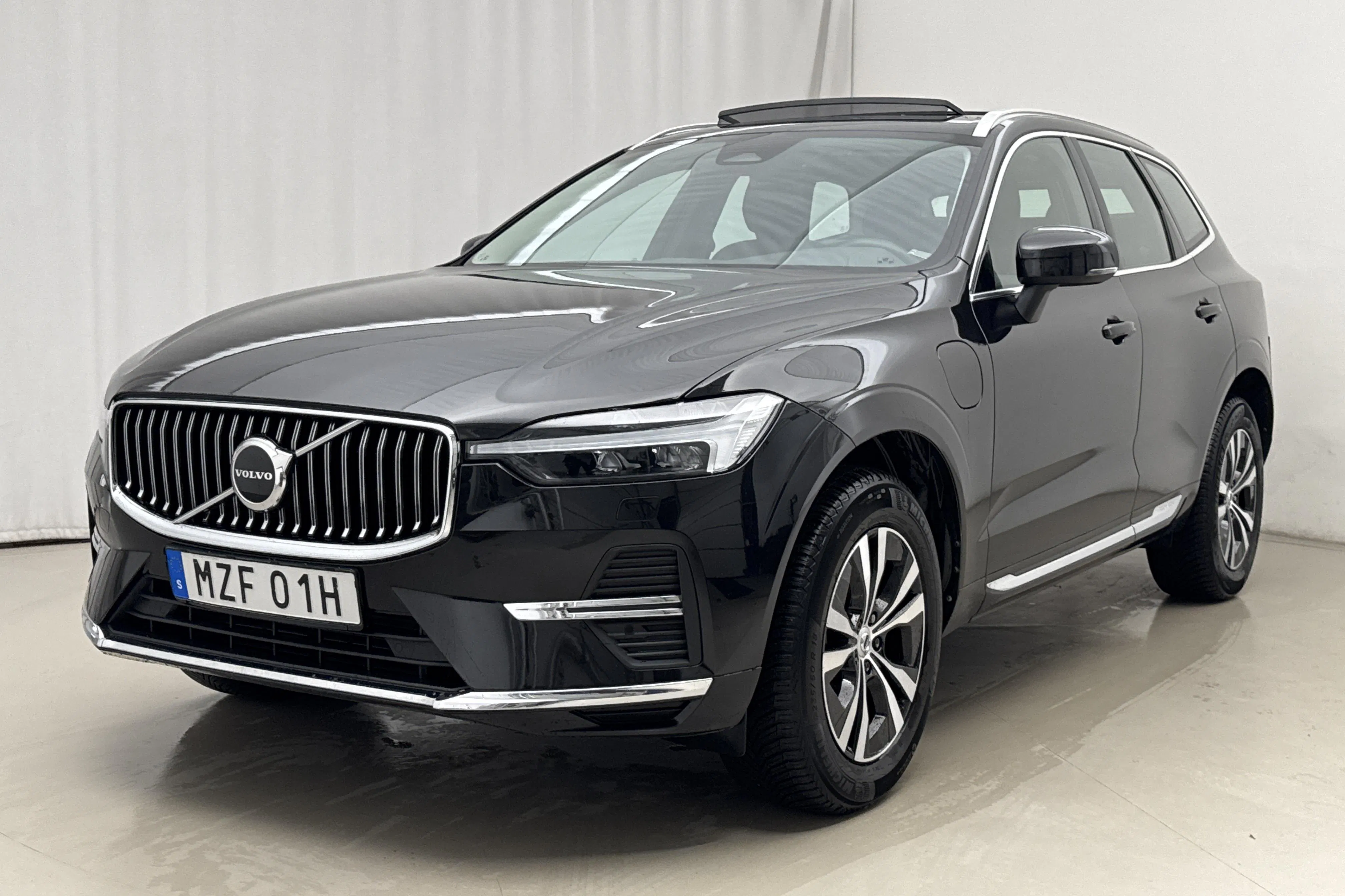 Presentation photo 1 of 23: Volvo XC60 T6 AWD Recharge (350hk) - 60 890 km - Automatic - black - 2023