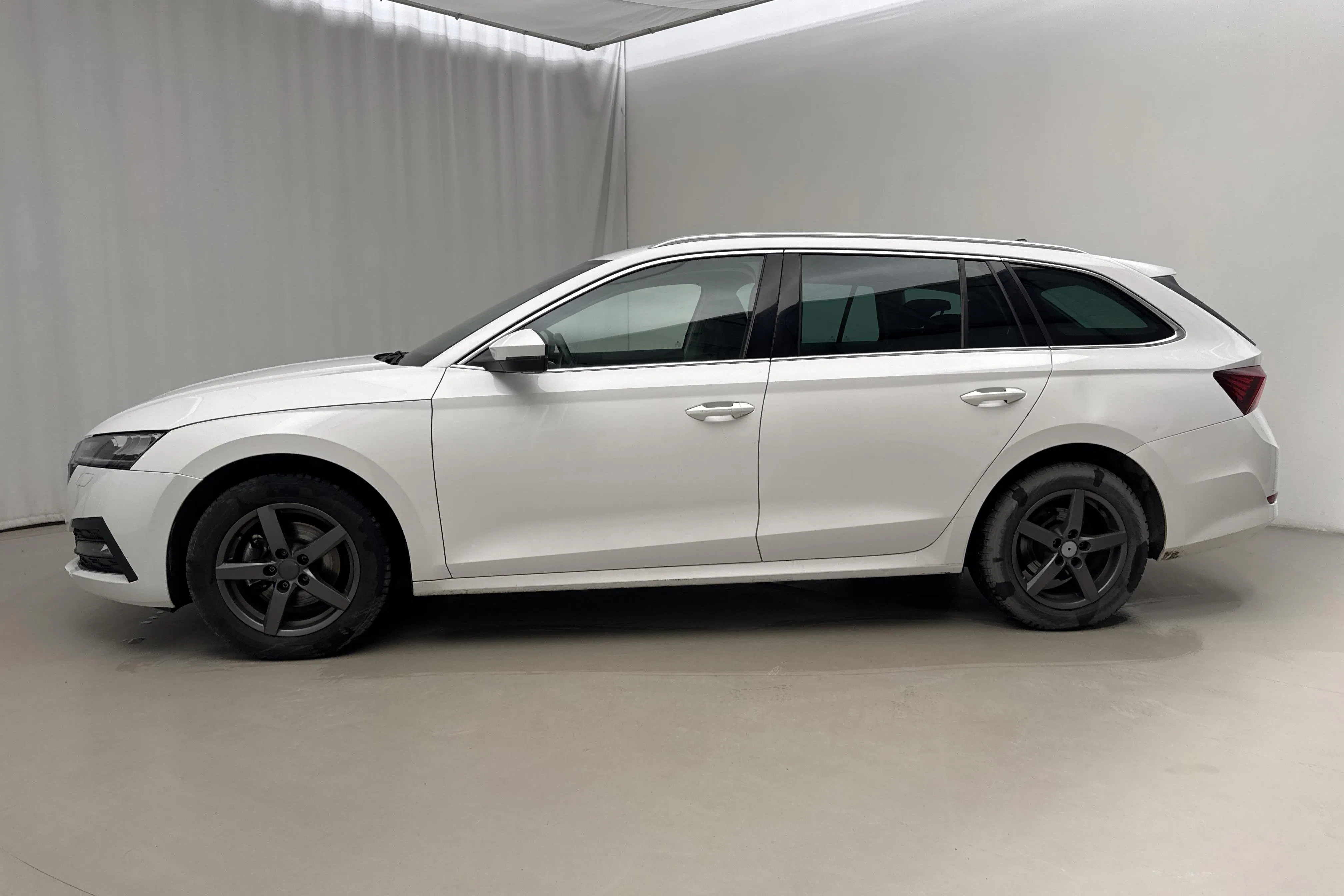 Presentation photo 2 of 18: Skoda Octavia G-TEC 1.5 TSI Combi (130hk) - 101 320 km - Automatic - white - 2022