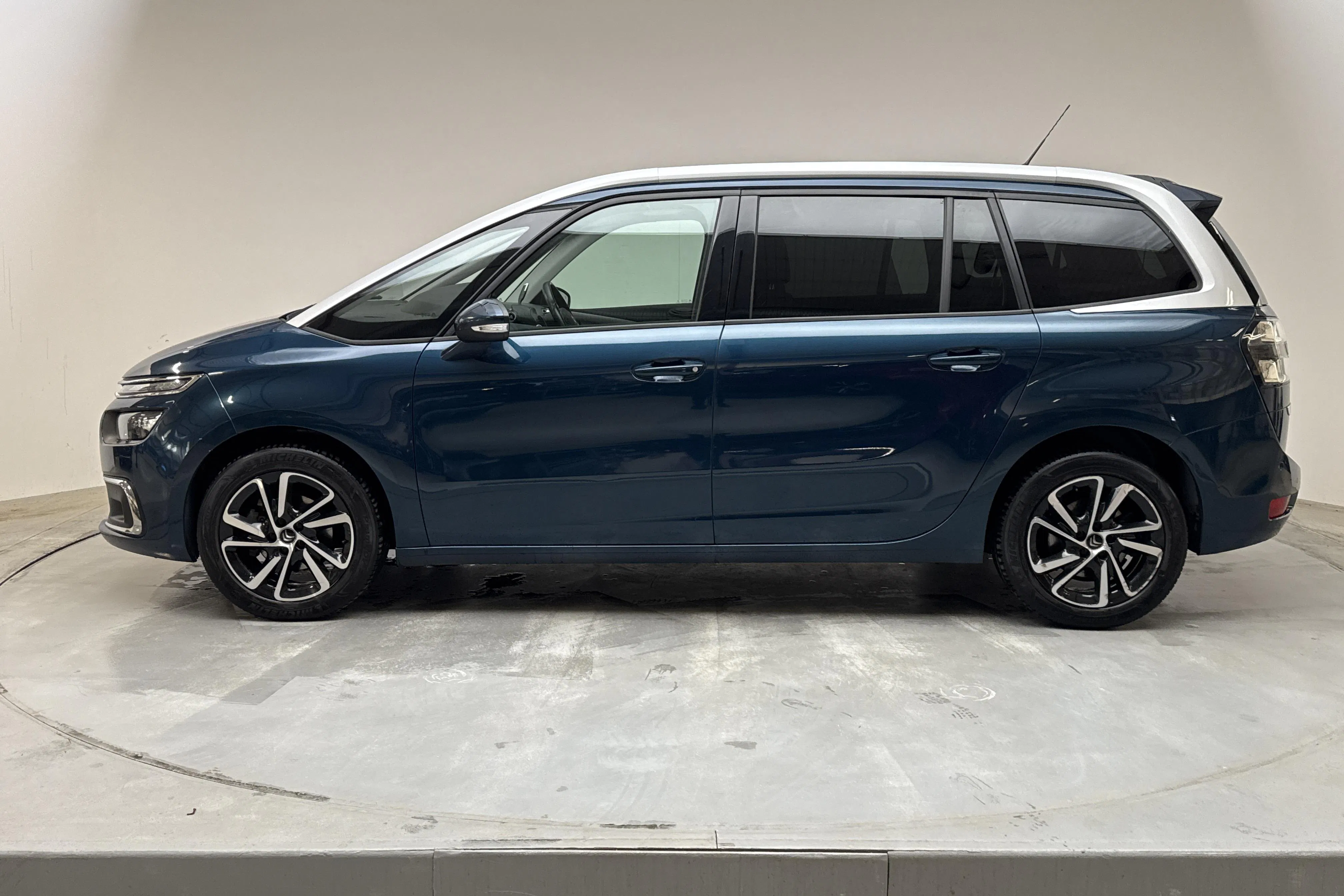 Presentation photo 2 of 20: Citroën C4 Grand Spacetourer BlueHDi (130hk) - 161 720 km - Automatic - blue - 2019