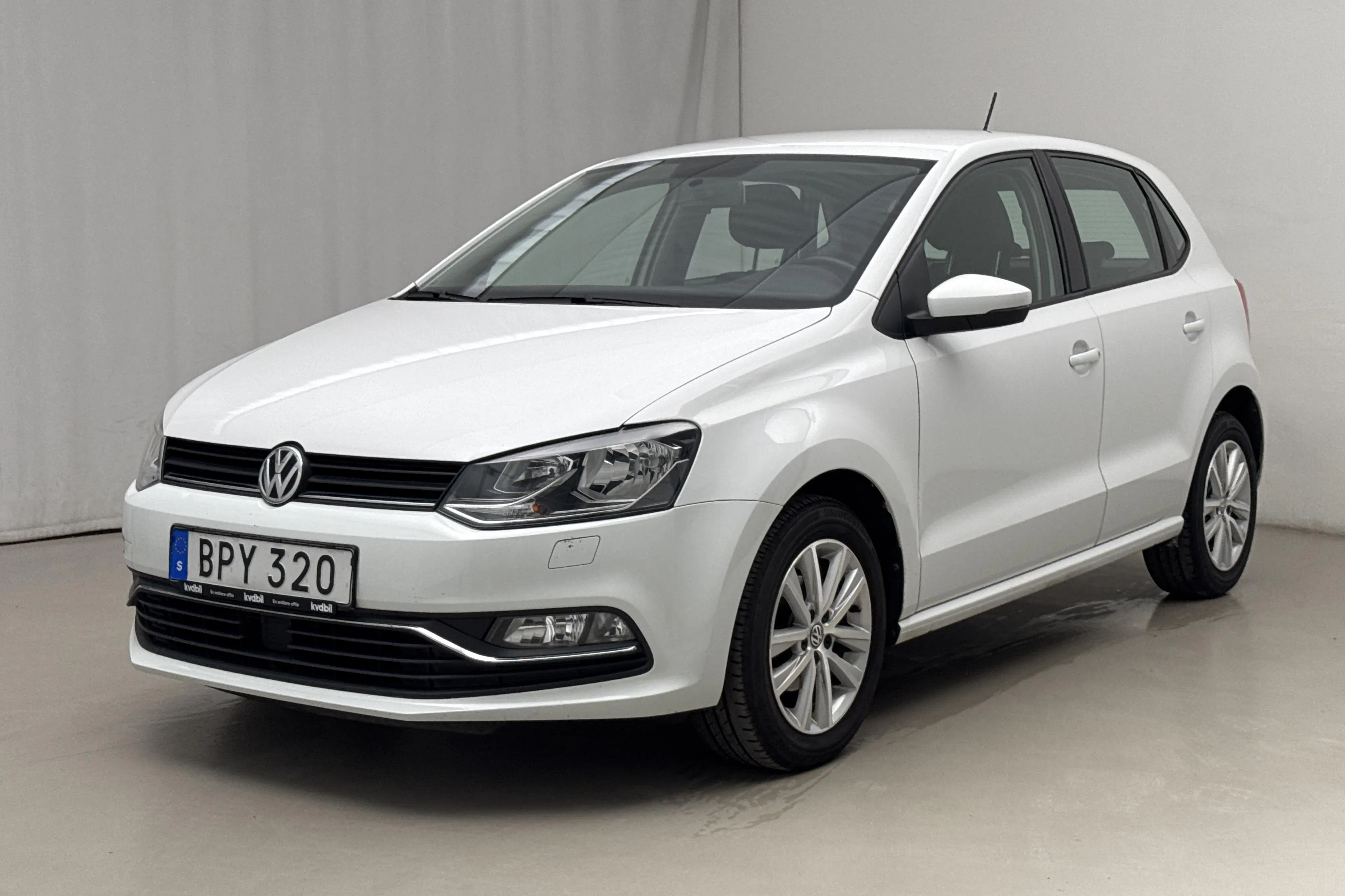 Presentationsfoto 1 av 16: VW Polo 1.2 TSI 5dr (90hk) - 8 266 mil - Manuell - vit - 2017