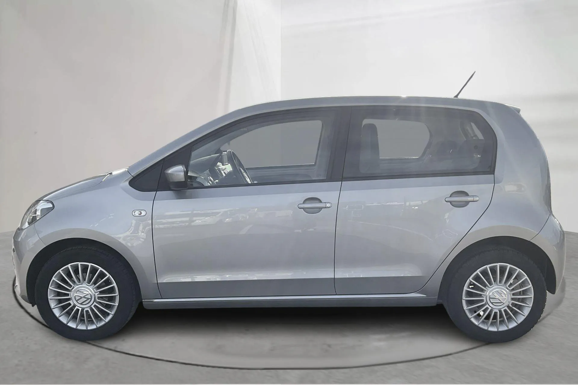 Presentation photo 2 of 14: VW up! 1.0 5dr (75hk) - 56 360 km - Manual - silver - 2016