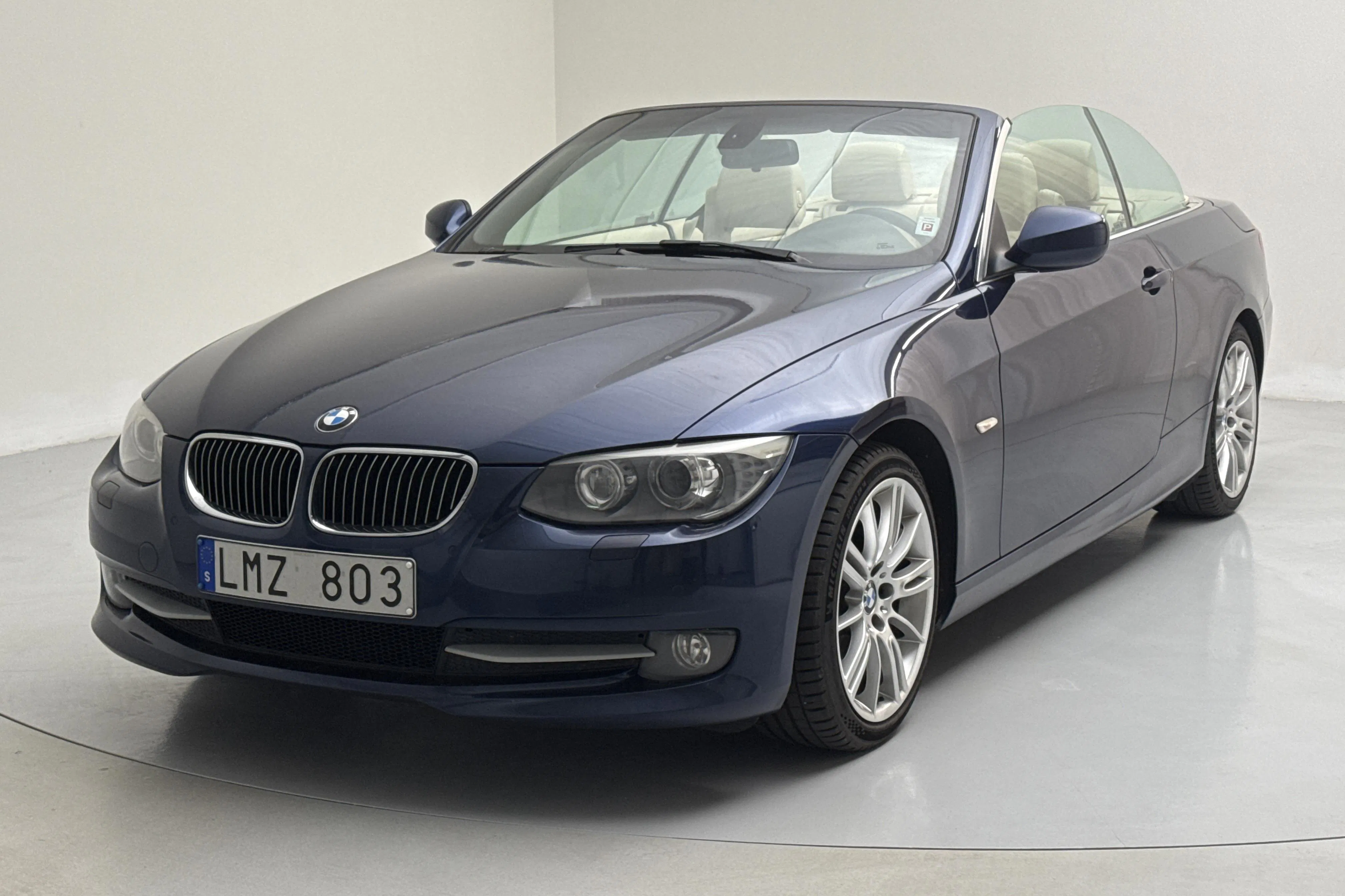 Presentationsfoto 1 av 17: BMW 325i Cabriolet, E93 (218hk) - 16 699 mil - Automat - blå - 2010