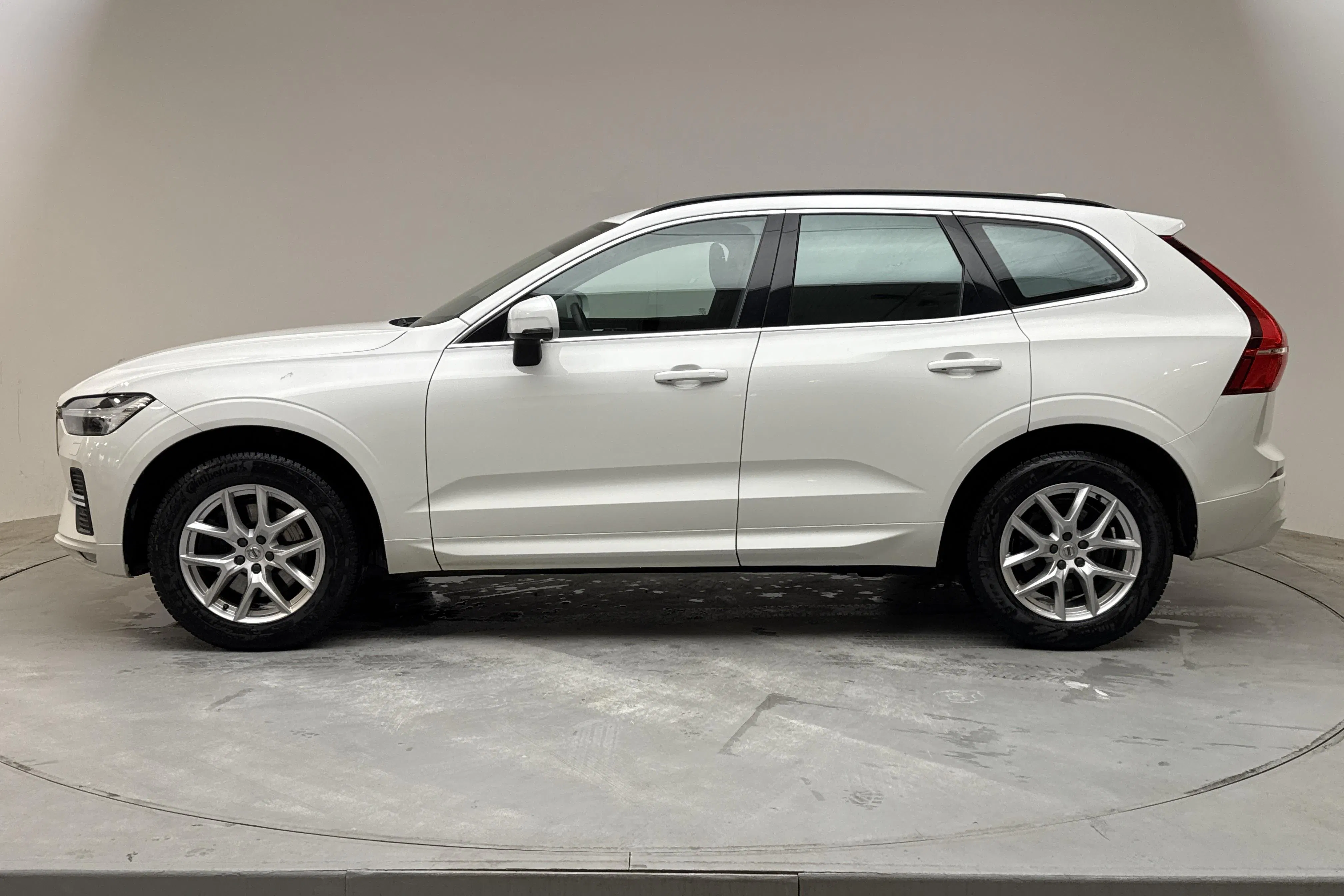 Presentation photo 2 of 16: Volvo XC60 B4 AWD Mildhybrid, Diesel (197hk) - 187 190 km - Automatic - white - 2022