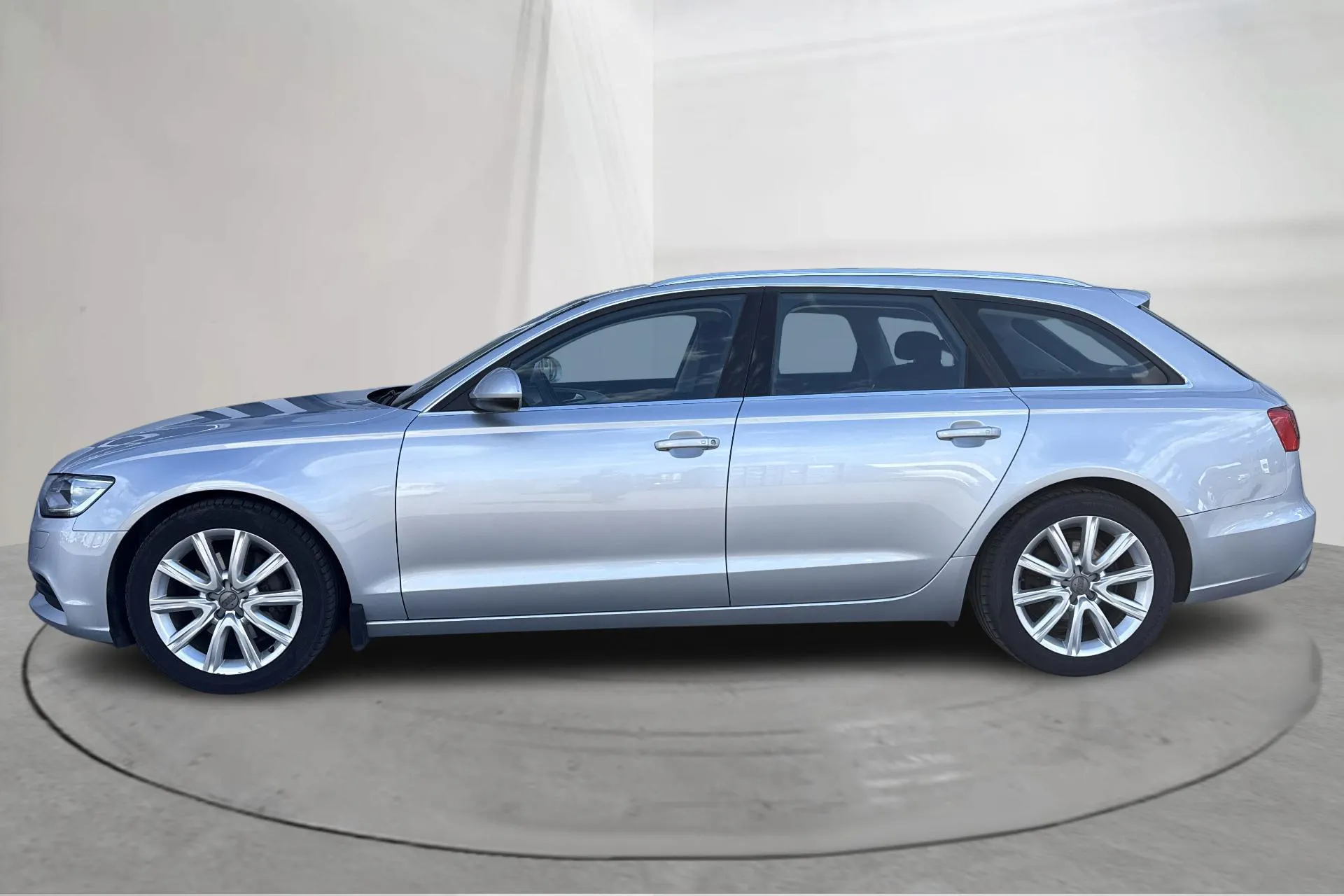 Presentationsfoto 2 av 15: Audi A6 2.0 TDI Ultra Avant (190hk) - 18 654 mil - Automat - silver - 2014