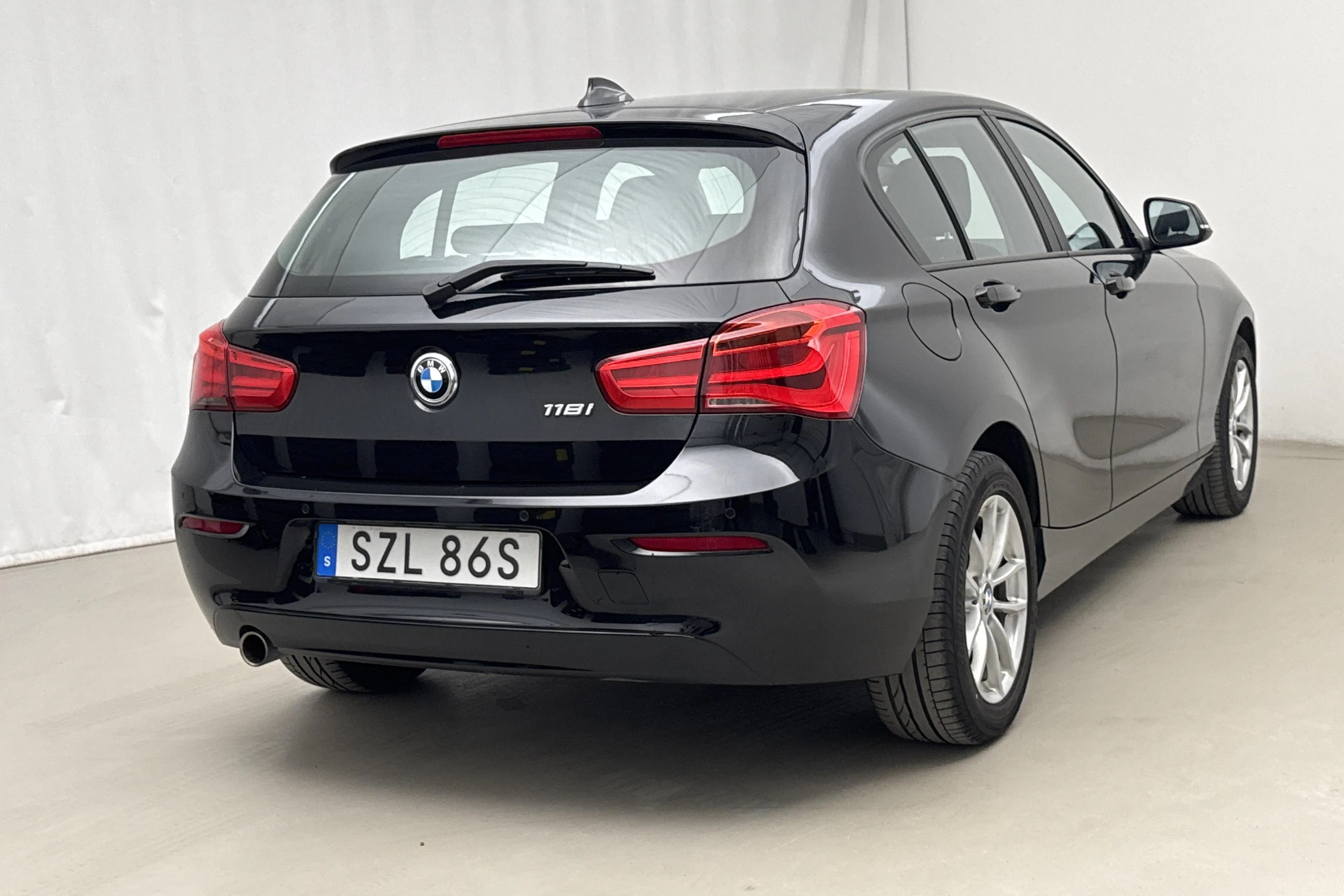 Presentation photo 2 of 16: BMW 118i 5dr, F20 (136hk) - 47 540 km - Manual - black - 2019