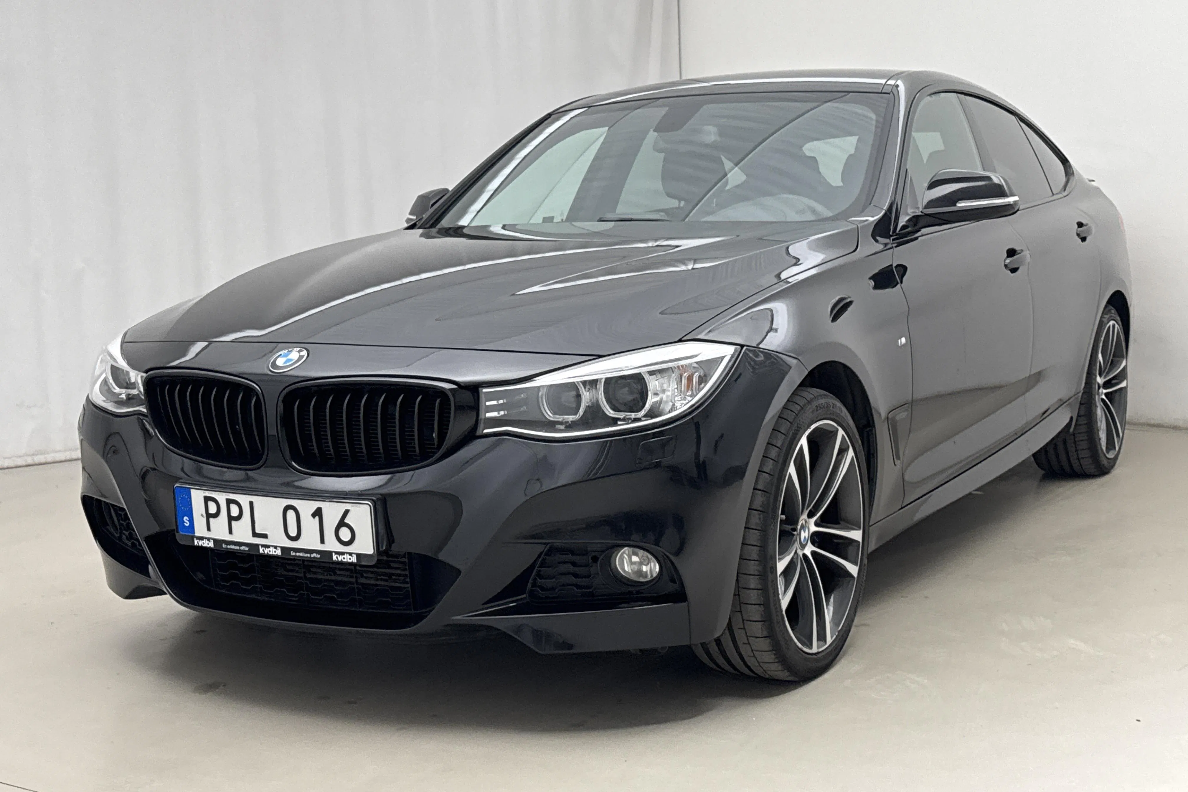 Presentationsfoto 1 av 20: BMW 320d GT xDrive, F34 (190hk) - 20 056 mil - Automat - svart - 2016