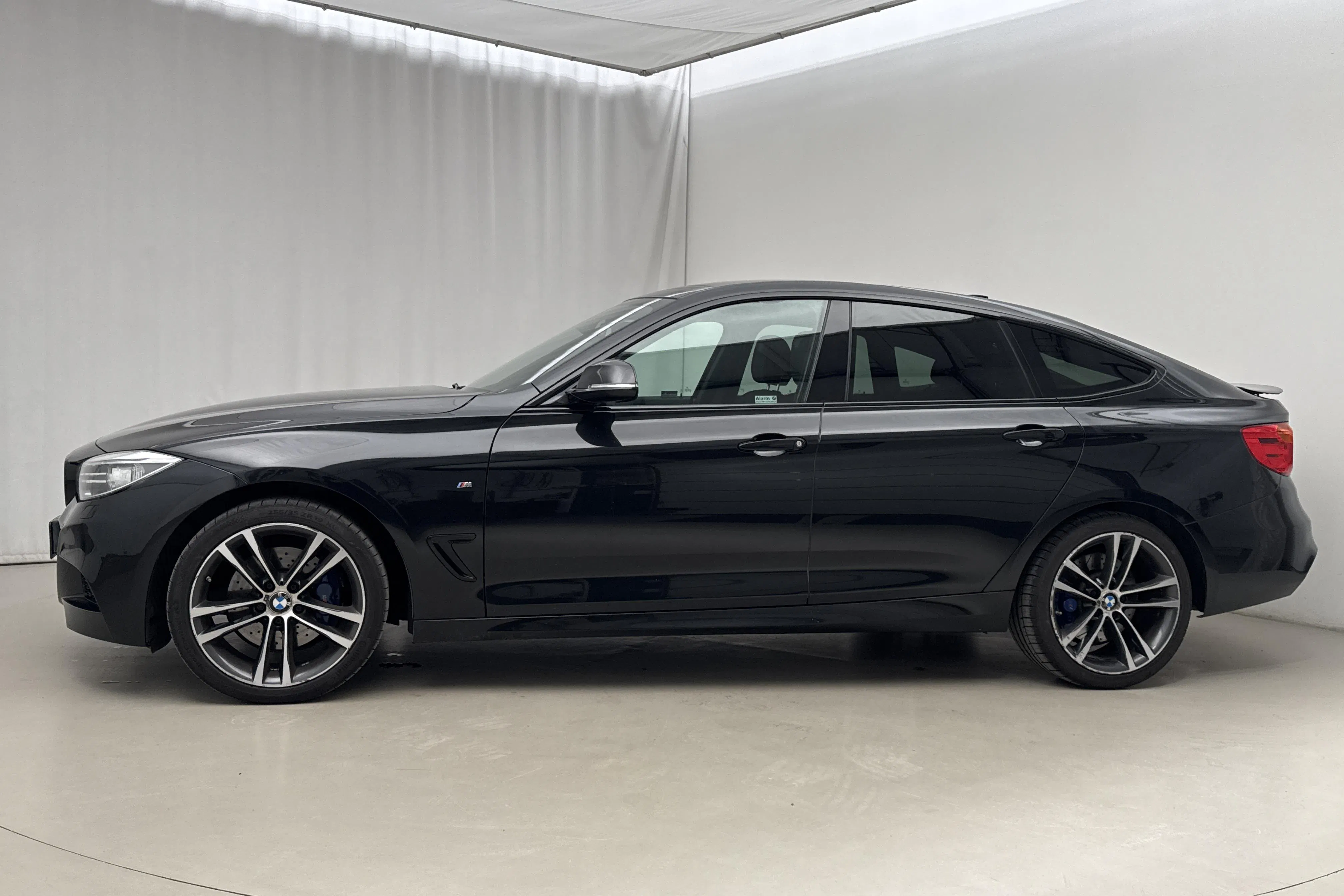 Presentationsfoto 2 av 20: BMW 320d GT xDrive, F34 (190hk) - 20 056 mil - Automat - svart - 2016