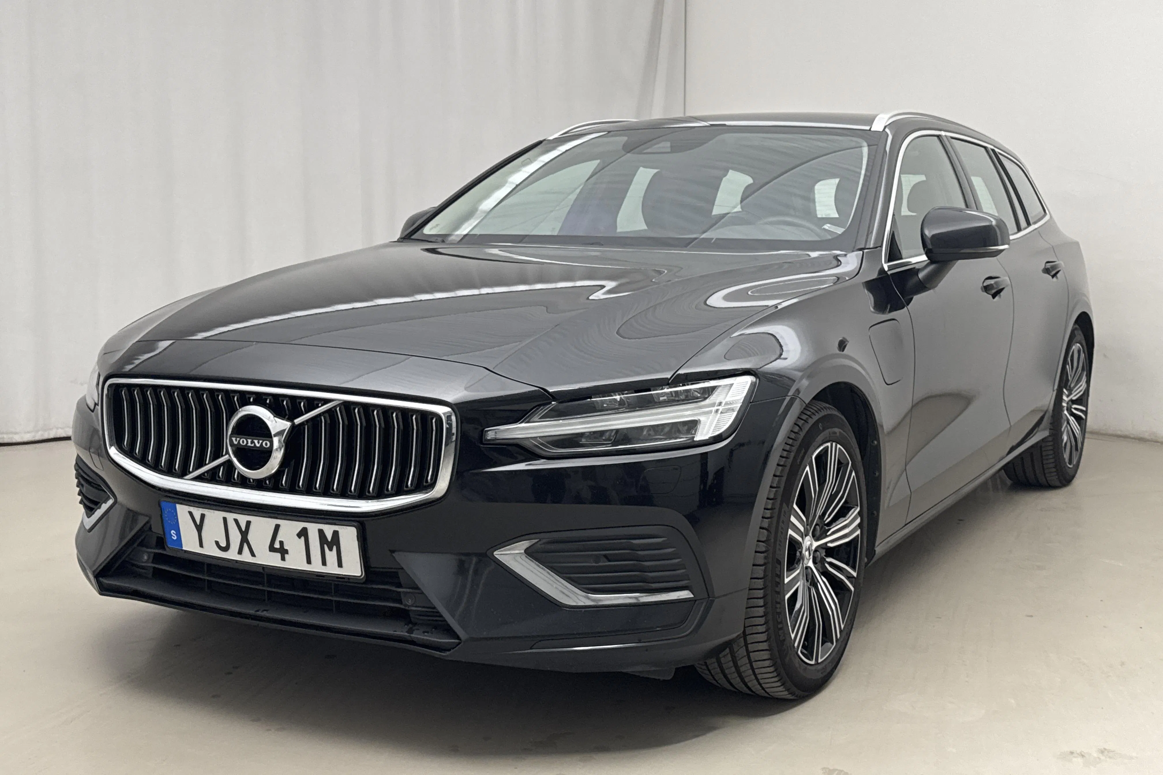 Volvo V60 T6 AWD Recharge (350hk)