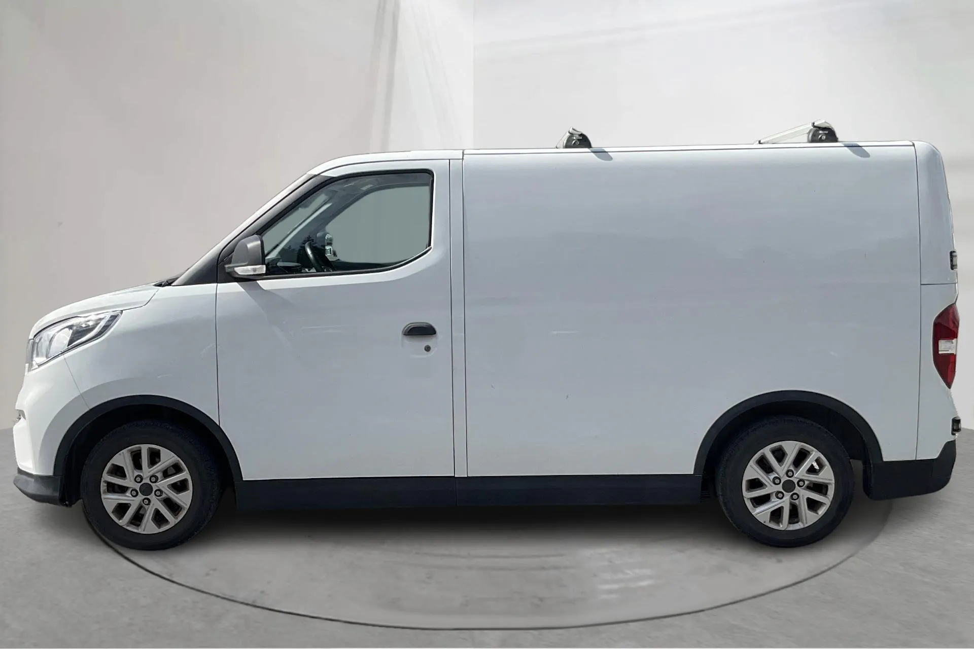 Presentationsfoto 2 av 19: Maxus e-Deliver 3 35kWh (122hk) - 6 871 mil - Automat - vit - 2022